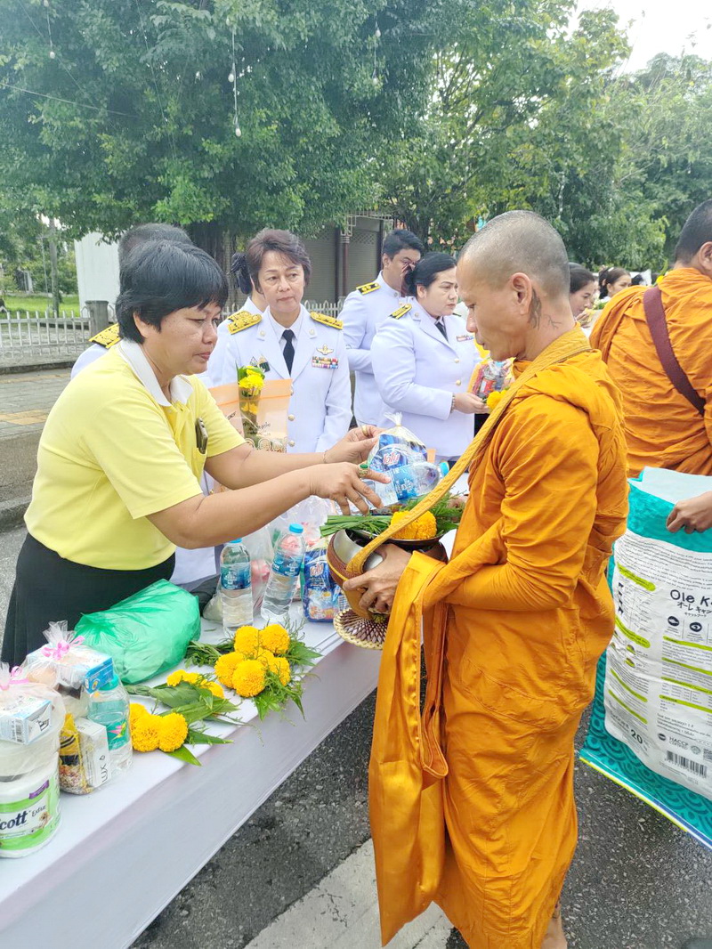ร่วมพิธีทำบุญตักบาตร เนื่องใน “วันนวมินทรมหาราช” จังหวัดพัทลุง..คลิก