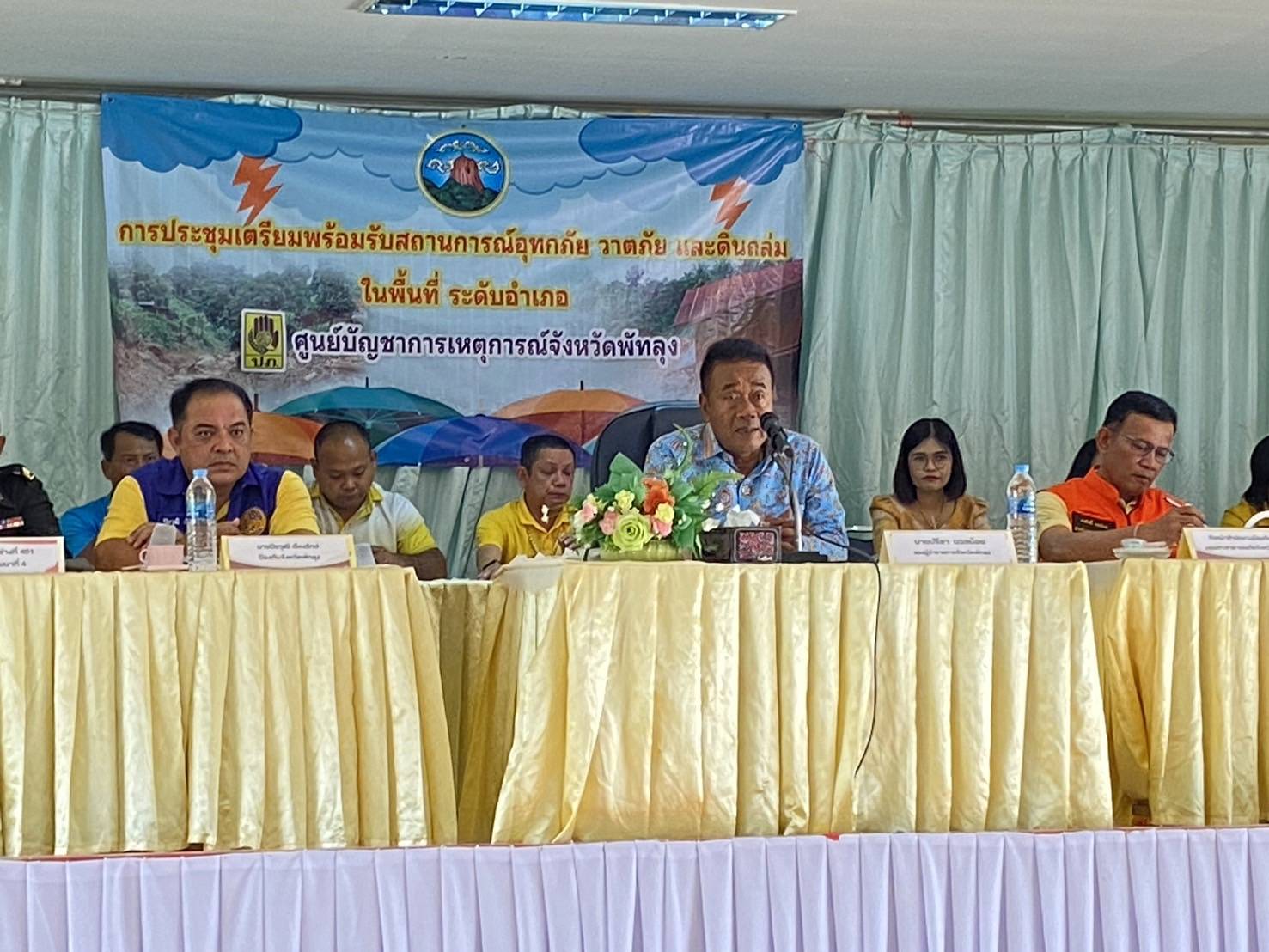 เจ้าพนักงานประมงปฎิบัติงาน กลุ่มบริหารจัดการด้านการประมง รับผิดชอบอำเภอศรีบรรพต ร่วมประชุมเตรียมการป้องกันและแก้ไขปัญหาอุทกภัย วาตภัย และดินถล่มในพื้นที่อำเภอศรีบรรพต เพื่อเป็นการเตรียมความพร้อมในการแก้ไขปัญหาอุทกภัยและดินถล่มในพื้นที่จังหวัดพัทลุง  ณ ศาลาประชาคมอำเภอศรีบรรพต