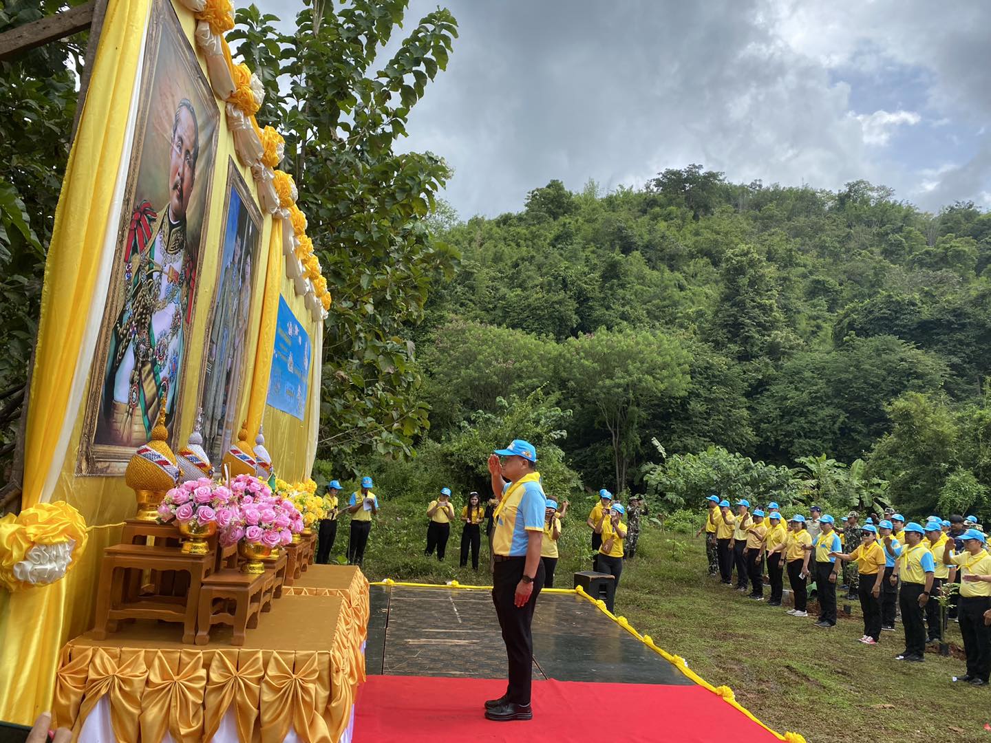 กิจกรรมจิตอาสารักษาต้นไม้ เนื่องในวันคล้ายวันสวรรคต พระบาทสมเด็จพระจุลจอมเกล้าเจ้าอยู่หัว  ”วันปิยมหาราช“ ณ บ้านปากคลอง..คลิก