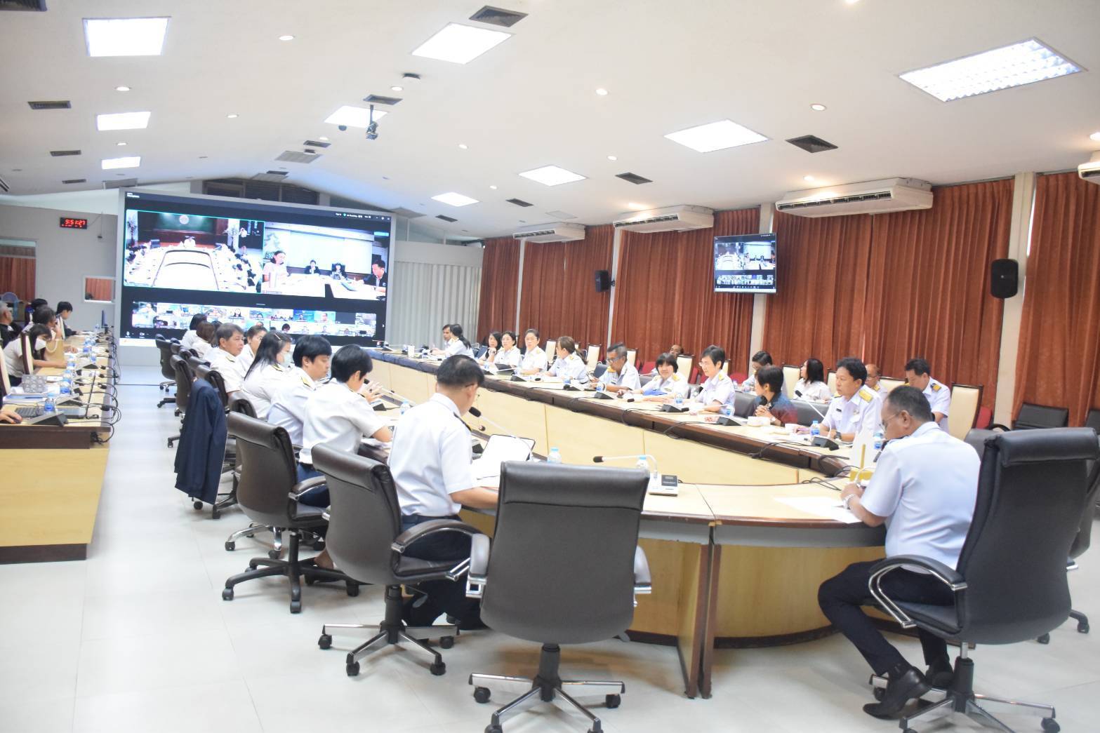 วันอังคารที่ 29 ตุลาคม 2567 การประชุมซักซ้อมความเข้าใจในแนวทางการประเมินผลงานเพื่อเลื่อนข้าราชการพลเรือนสามัญไปแต่งตั้งให้ดำรงตำแหน่งประเภทวิชาการ ระดับชำนาญการพิเศษลงมา ของกรมประมง ตามหลักเกณฑ์ที่สำนักงาน ก.พ.