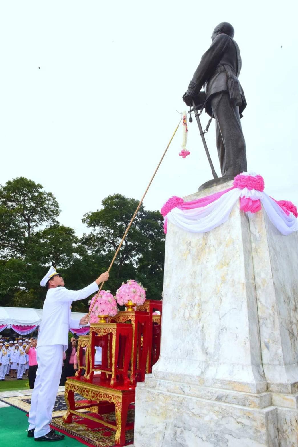 ร่วมพิธีน้อมรำลึกเนื่องในวันคล้ายวันสวรรคตพระบาทสมเด็จพระจุลจอมเกล้าเจ้าอยู่หัว 