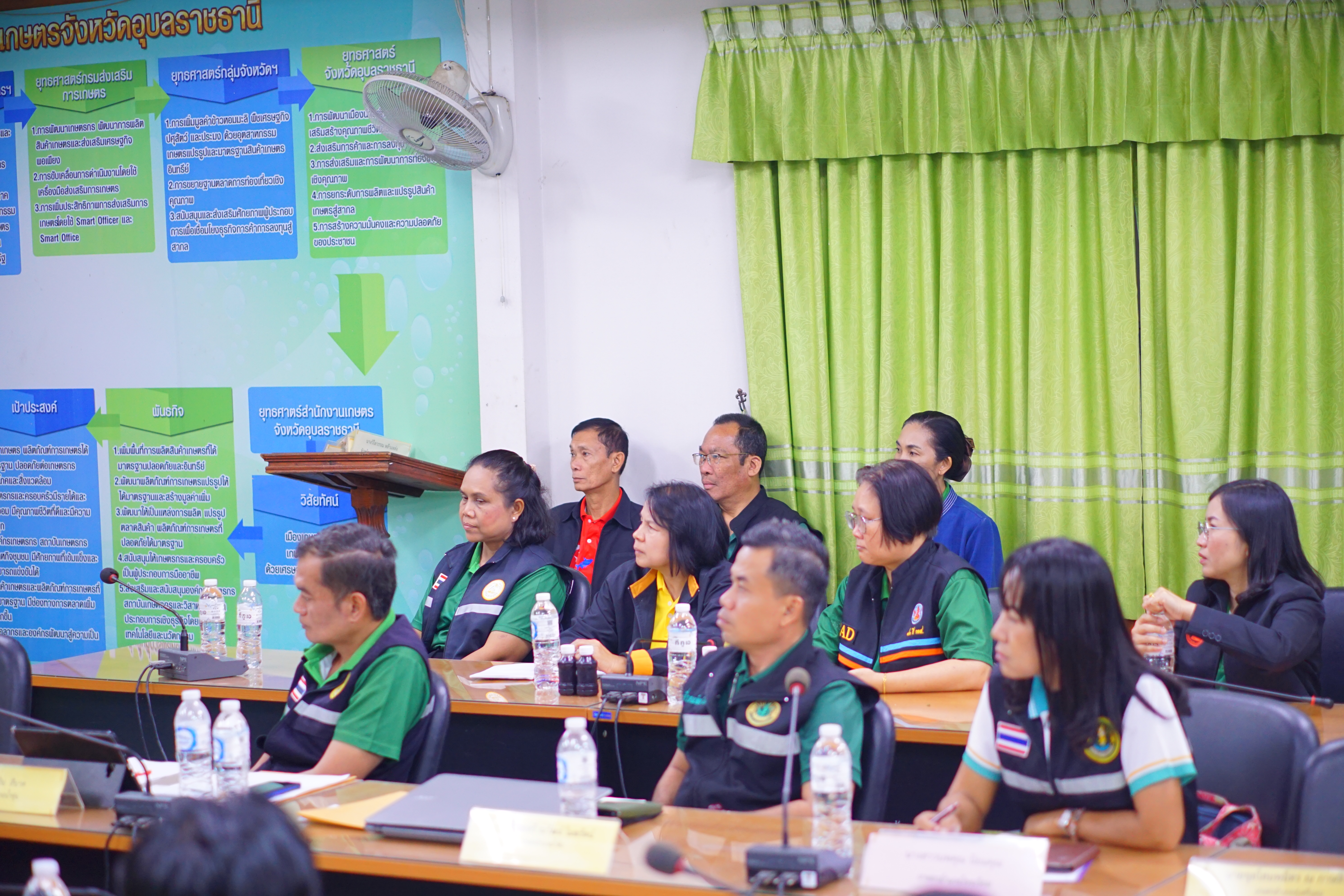 ประมงอุบลฯ ร่วมต้อนรับและรับฟังนโยบายจาก ร้อยตรีสรมงคล มังคละสิริ รองผู้ว่าราชการจังหวัดอุบลราชธานี  วันที่ 31 ตุลาคม 2567 เวลา 09.00 น. ณ ห้องประชุมสำนักงานเกษตรจังหวัดอุบลราชธานี..คลิก
