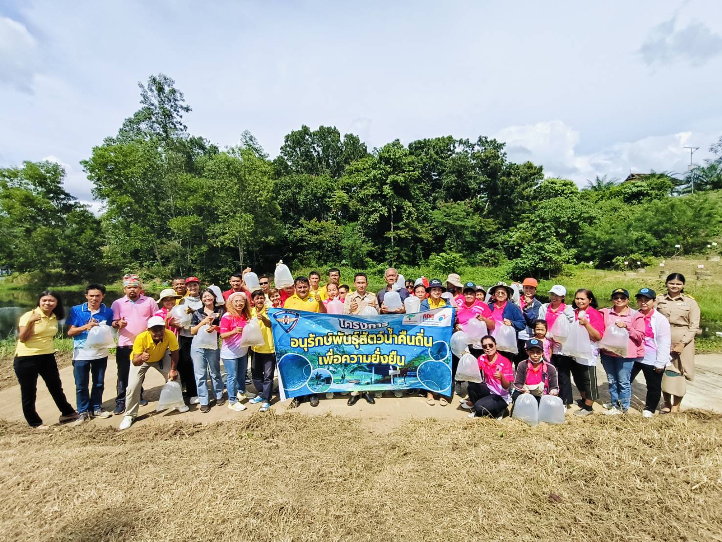 ศูนย์ป้องกันและปราบปรามประมงน้ำจืดสุราษฎร์ธานีร่วมโครงการผลิตและบริโภคผักปลอดสารพิษในครัวเรือนยกระดับพื้นที่การสร้างความมั่นคงทางอาหาร..คลิก