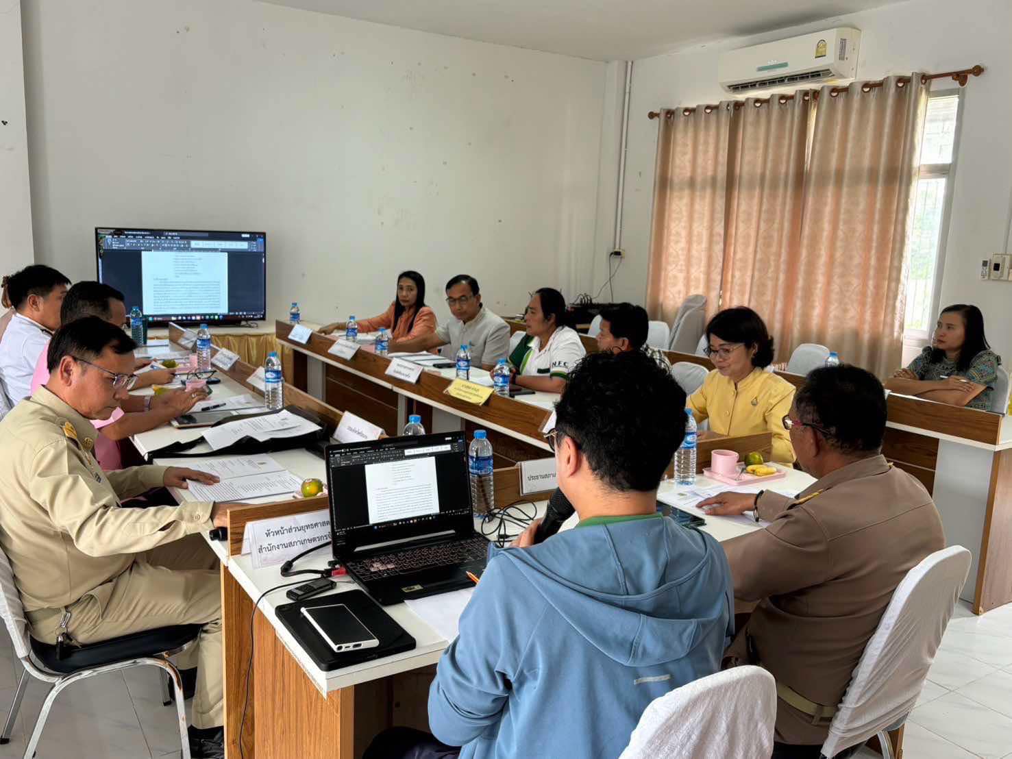 ประชุมปรึกษาหารือการดำเนินการจัดทำโครงการต้นแบบการส่งเสริมเลี้ยงปลาในนาข้าว..คลิก