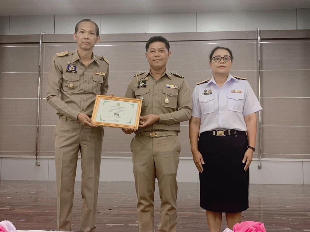 เข้าร่วมประชุม และมอบเกียรติบัตรและประดับเครื่องหมายเชิดชูเกียรติ “สืบสานเกษตรกรรมยั่งยืน” ประจำปี พ.ศ.256