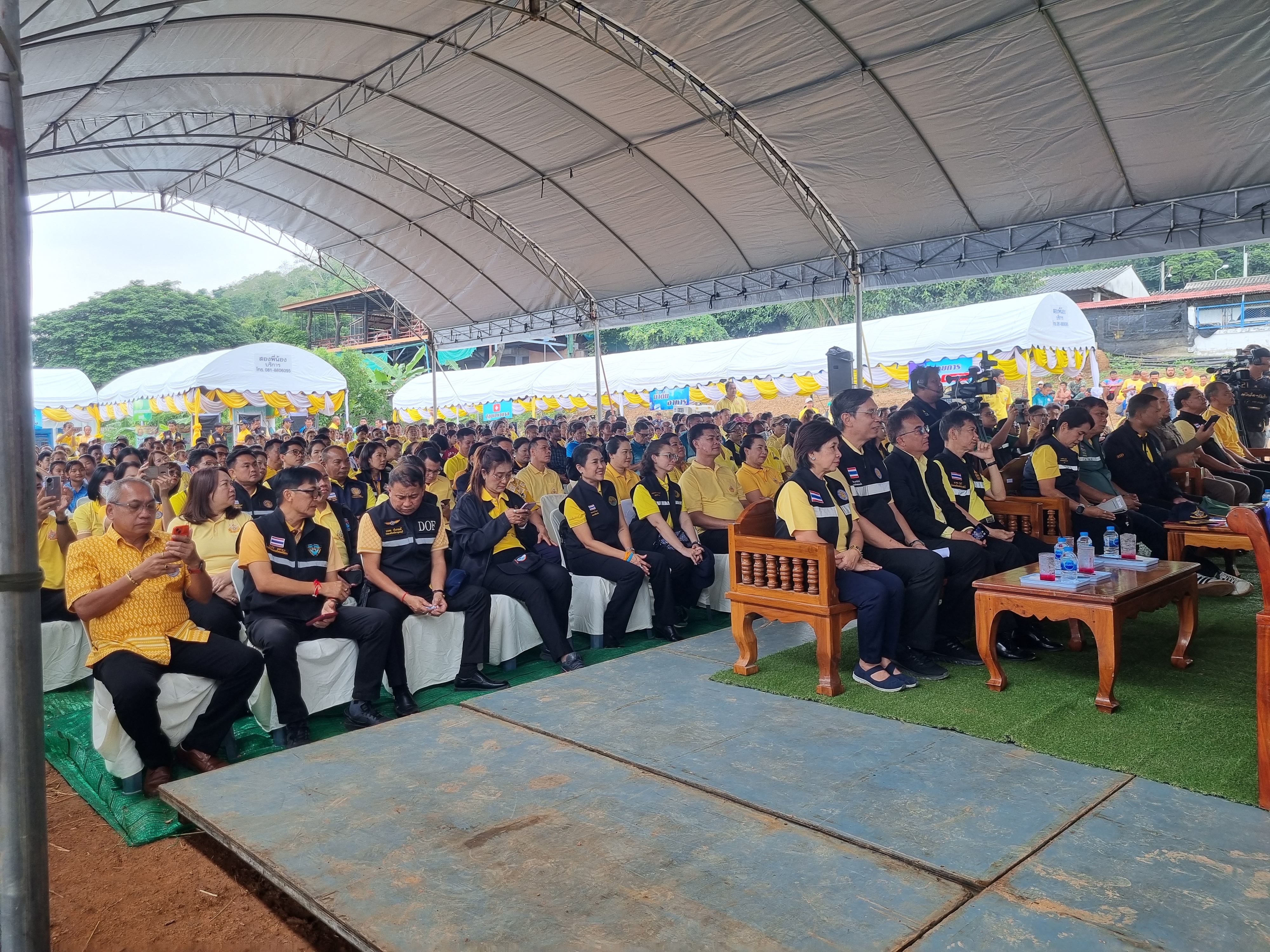 เข้าร่วมพิธีเปิดงานบริหารจัดการการทำการประมงปลาบึกเขื่อนแก่งกระจาน ประจำปี ๒๕๖๗..คลิก