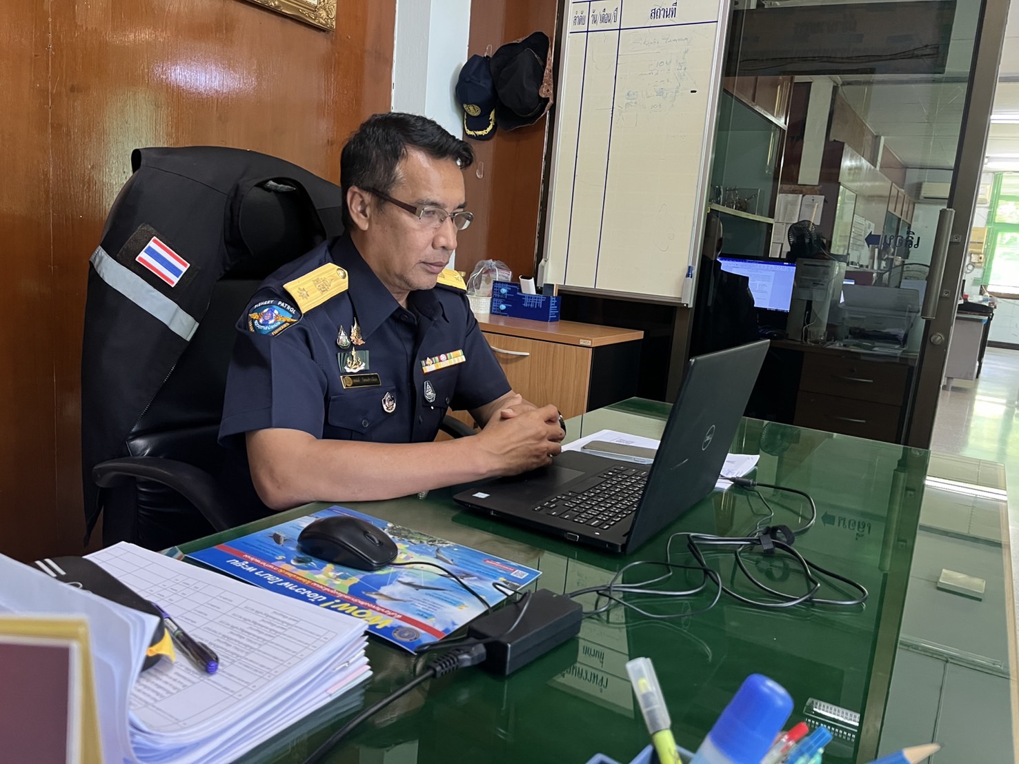 เข้าร่วมประชุมเพื่อจัดทำแผนที่แนบท้ายประกาศกระทรวงเกษตรและสหกรณ์ เรื่องกำหนดเขตห้ามใช้อวนลากมีถุงและอวนรุนการทำประมงในท้องที่จังหวัดชลบุรี..คลิก