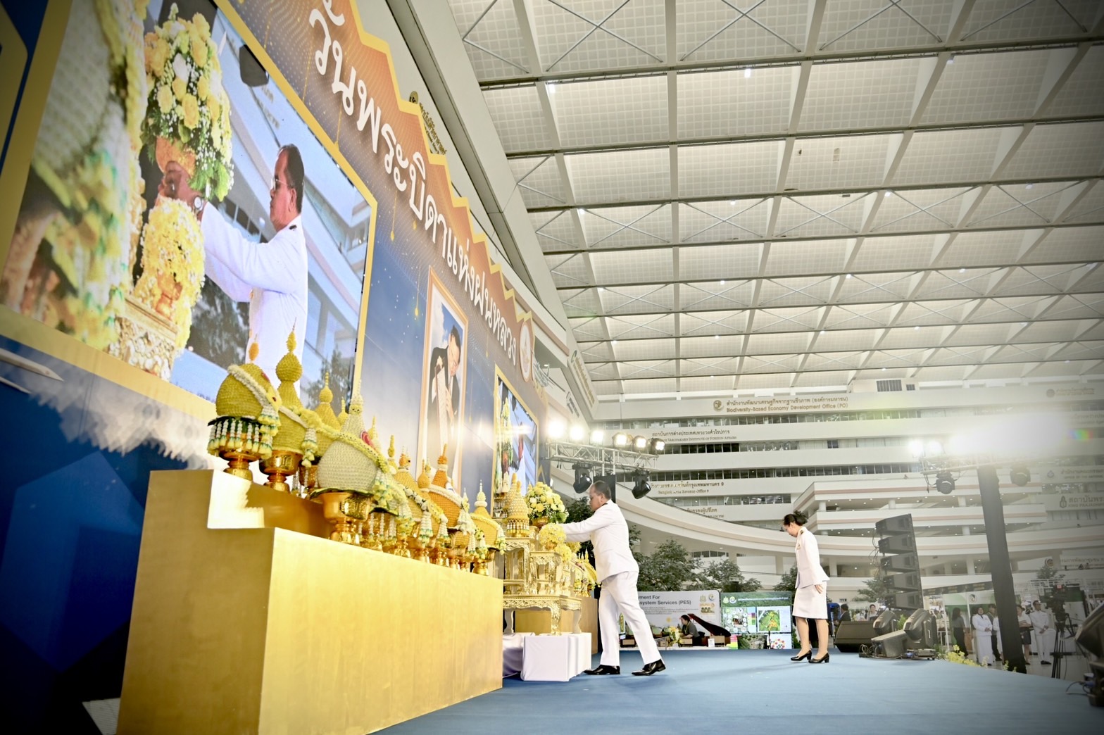 รองอธิบดีกรมประมงร่วมพิธีวางพานพุ่มดอกไม้สดเนื่องใน “วันพระบิดาแห่งฝนหลวง” ประจำปี 2567..คลิก