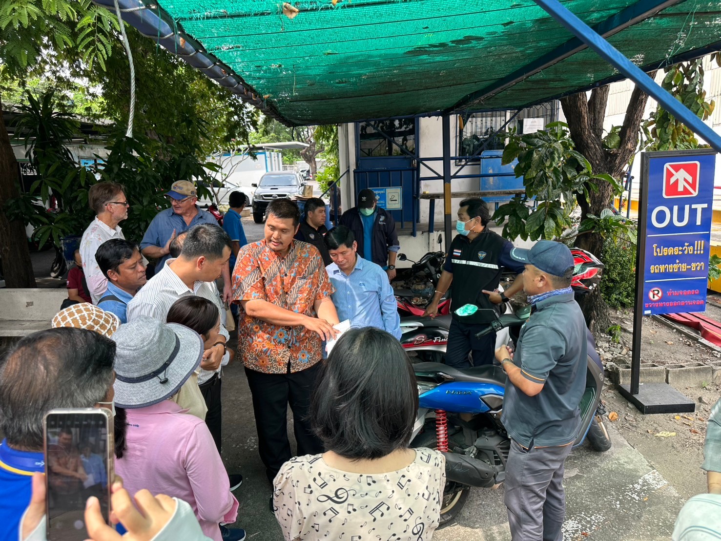 เจ้าหน้าที่ประมงกัมพูชาศึกษาดูงาน ณ ท่าเทียบเรือ 33A-B..คลิก