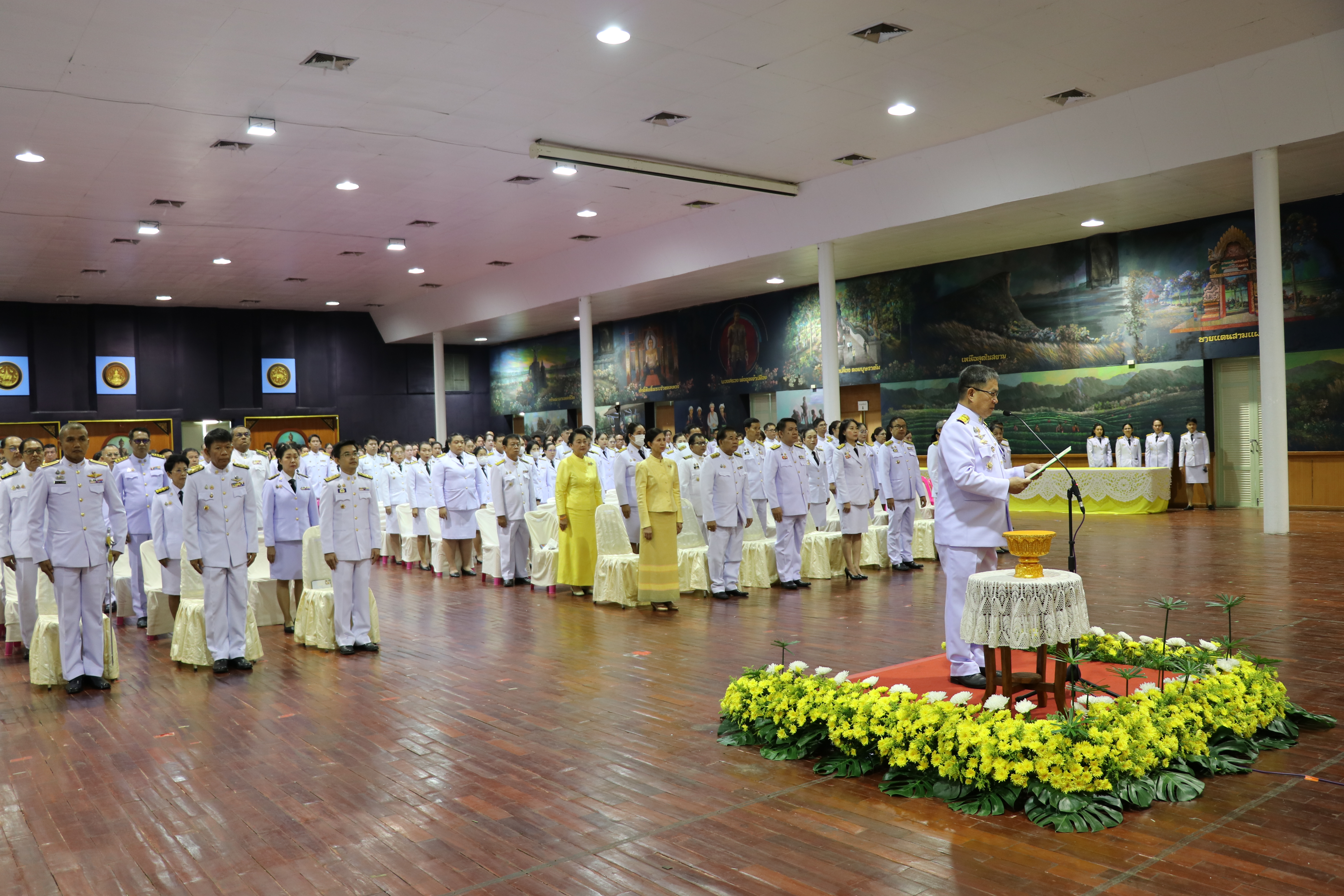 พิธีวางพานพุ่มดอกไม้สดถวายราชสักการะ เนื่องในวันพระบิดาแห่งฝนหลวง ประจำปี2567