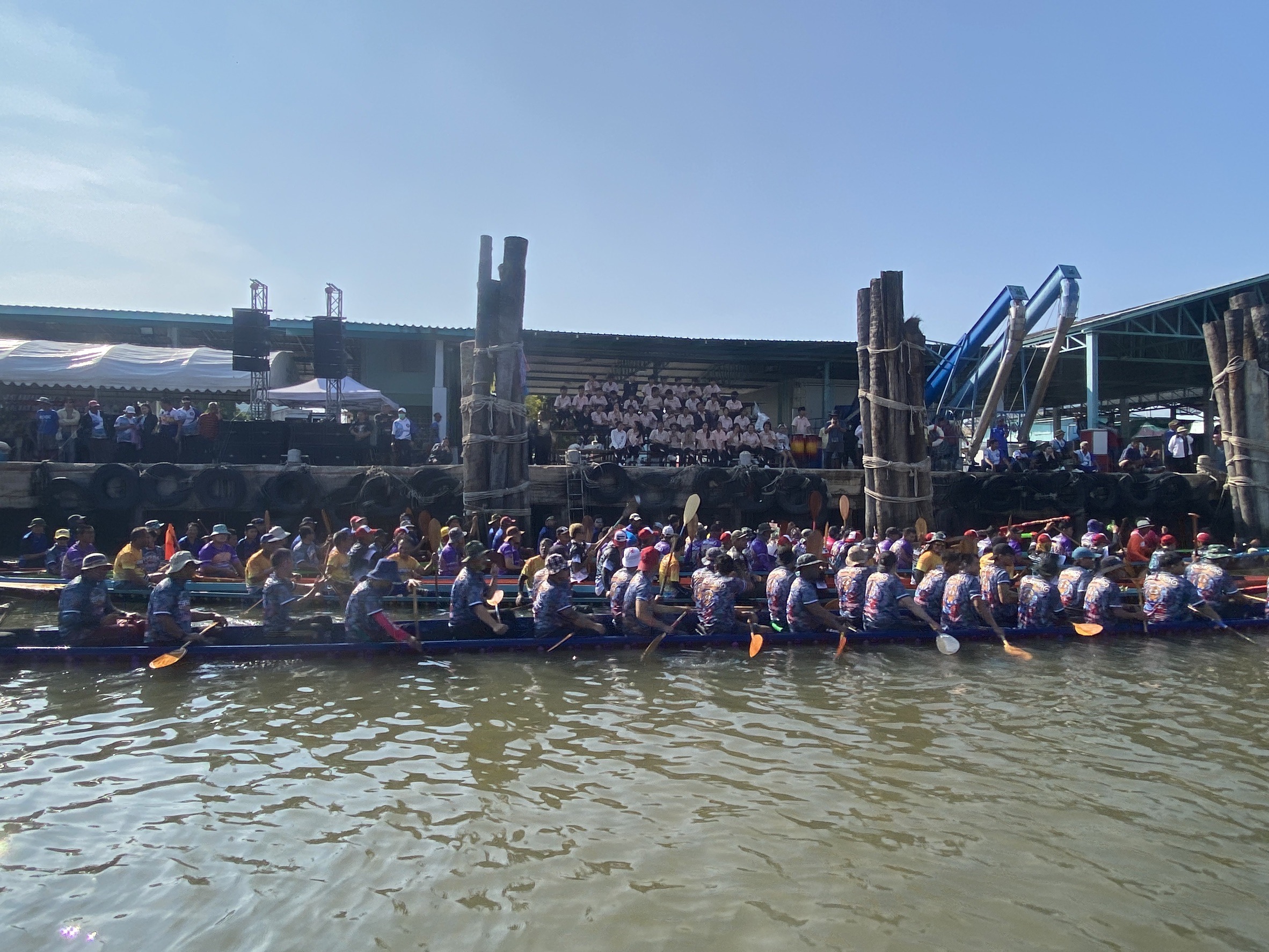 โครงการแข่งขันเรือยาวชิงถ้วยเทศบาลตำบลปากน้ำปราณ..คลิก