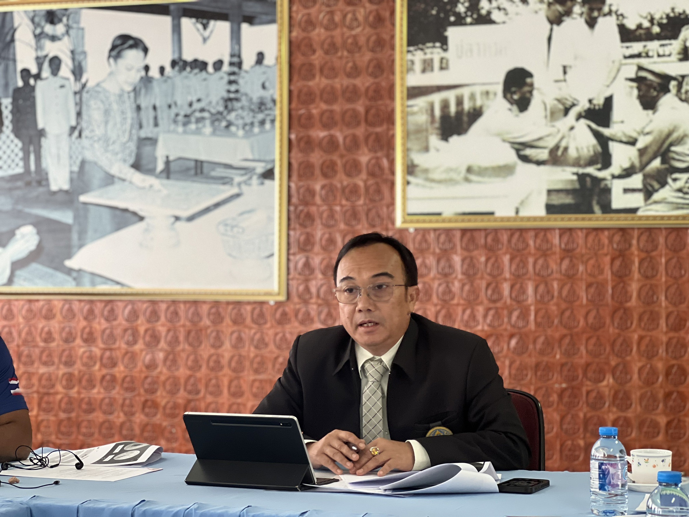 นายวิศณุพร รัตนตรัยวงศ์ ผู้อำนายการกองวิจัยและพัฒนาการเพาะเลี้ยงสัตว์น้ำจืดทำหน้าที่เป็นประธานการประชุมคณะทำงานด้านเทคนิค โครงการวิจัยร่วมว่าด้วยการพัฒนาเทคโนโลยีการเพาะเลี้ยงปลาเศรษฐกิจไทย – เมียนมา (Giant Butter Catfish)..คลิก
