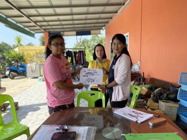 สำนักงานประมงพื้นที่กรุงเทพมหานคร ลงพื้นที่ให้บริการแก่เกษตรกร และประชาสัมพันธ์ให้เกษตรกรเข้าใจลักษณะของปลาหมอคางดำ