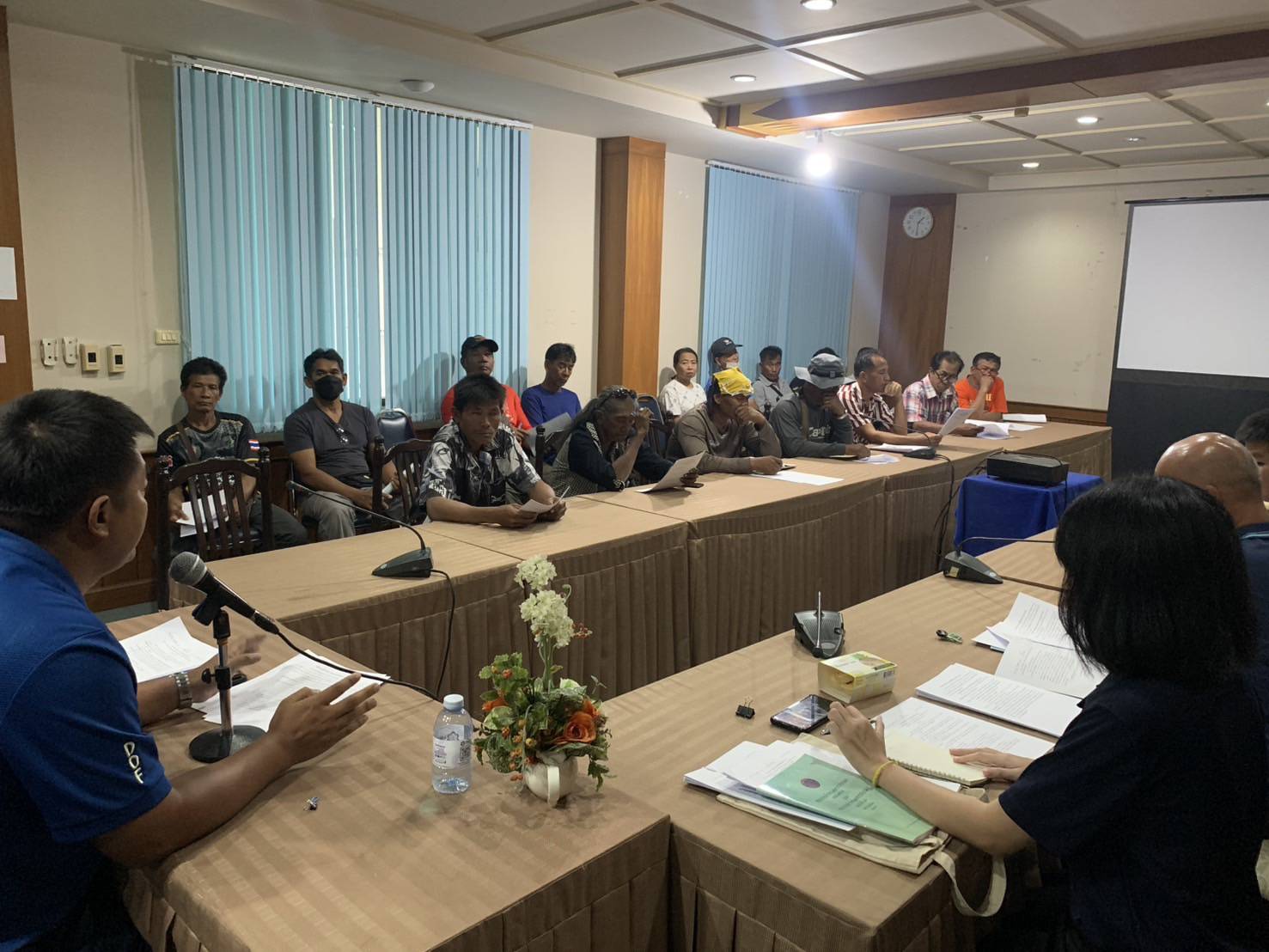 เข้าร่วมประชุมรับฟังความคิดเห็นต่อผู้มีส่วนเกี่ยวข้องในพื้นที่เกี่ยวกับหลักเกณฑ์กลาง เพื่อพิจารณาอนุญาตผ่อนผันให้ใช้เครื่องมืออวนรุน..คลิก
