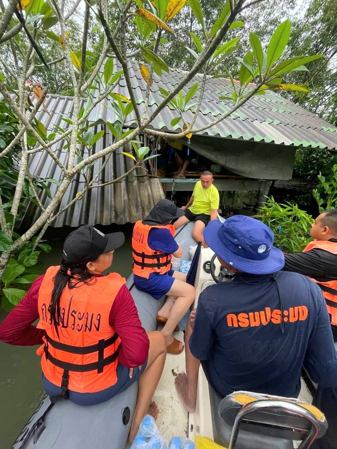 กษ. สั่งด่วน ! กรมประมง เร่งช่วยเหลือวิกฤตน้ำท่วมใหญ่ภาคใต้ตอนล่าง พร้อมเดินหน้าแผนฟื้นฟูหลังน้ำลด เพื่อช่วยเหลือพี่น้องเกษตรกรและชาวประมง