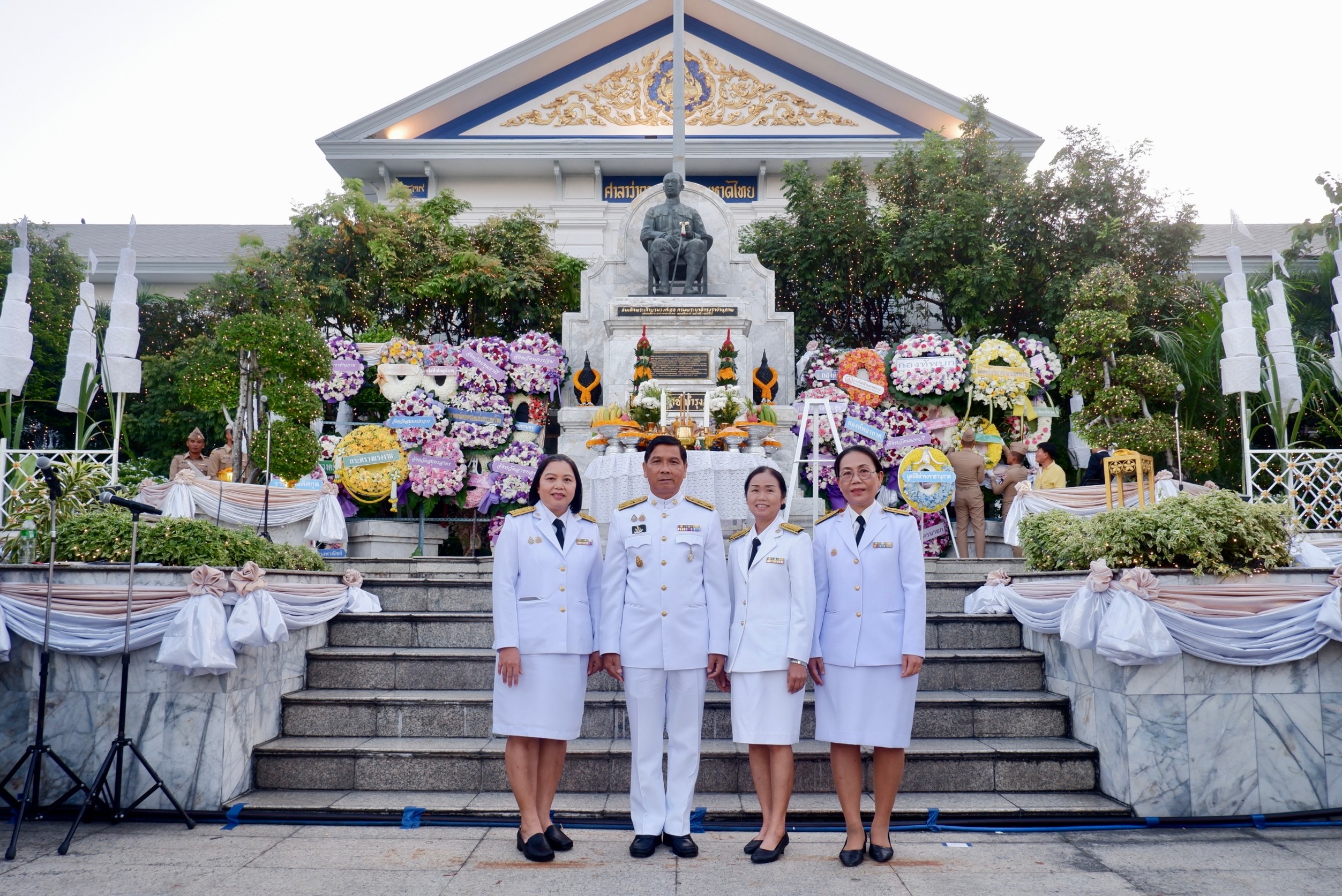 กรมประมงเป็นผู้แทนกระทรวงเกษตรและสหกรณ์ ร่วมพิธีวางพวงมาลาถวายสักการะพระอนุสาวรีย์ สมเด็จพระเจ้าบรมวงศ์เธอ กรมพระยาดำรงราชานุภาพ..คลิก