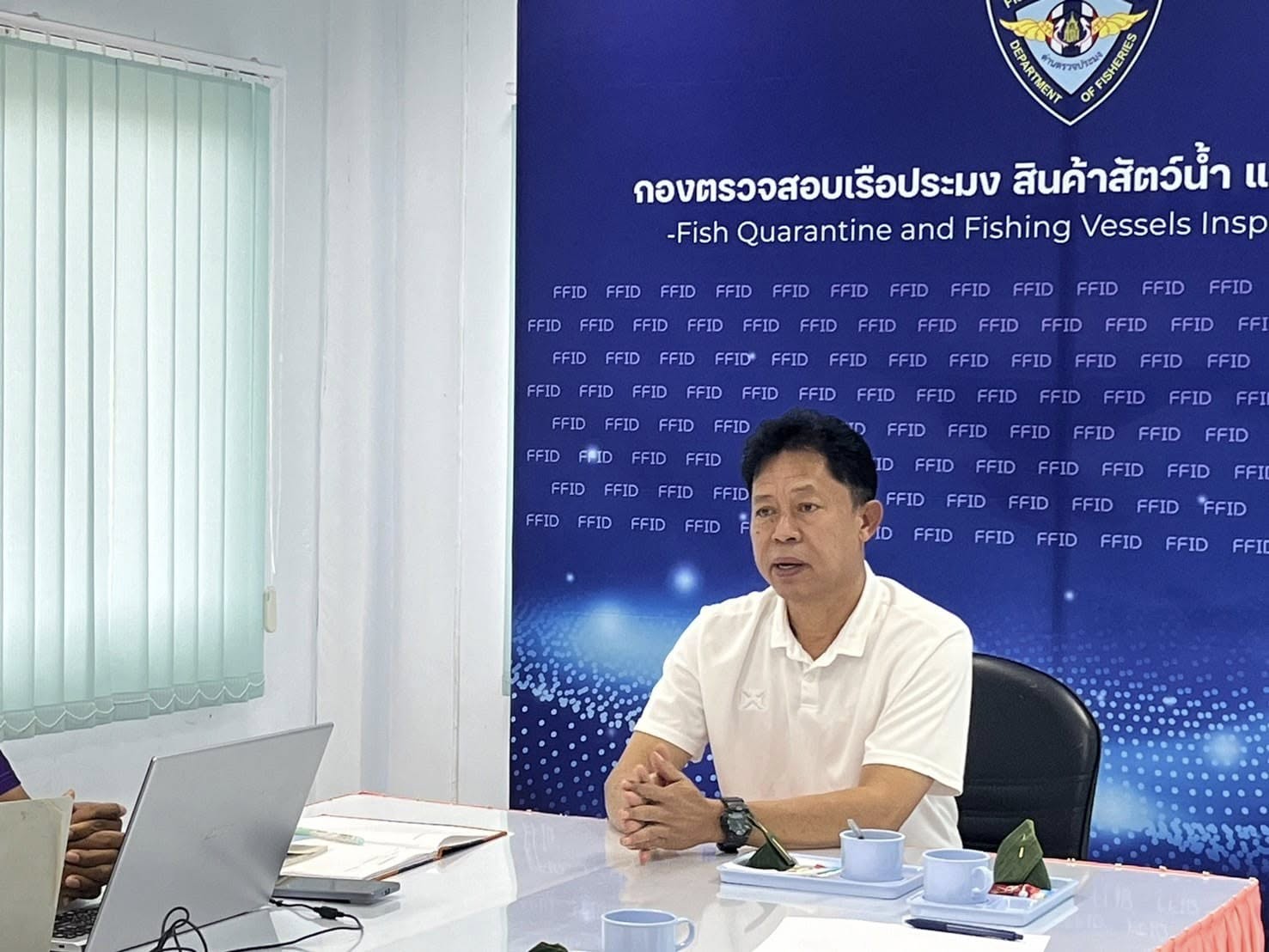 วันพุธที่ 27 พฤศจิกายน 2567 :  นายธีระชัย ทิพย์ดวง ผู้อำนวยการศูนย์บริการจัดการด่านตรวจประมงเขต 9 (สตูล)  พร้อมด้วยเจ้าหน้าที่ศบป.เขต 9 (สตูล) ให้การต้อนรับ นายสุชาติ แสงจันทร์ ผู้ตรวจราชการกรมประมงเขต 6 ให้การเยี่ยมเยียนเจ้าหน้าที่ผู้ปฏิบัติงาน รับฟังปัญหาด้านการประมงในพื้นที่ และเสนอแนวทางในการปฏิบัติงาน พร้อมให้กำลังใจในการปฏิบัติงานแก่เจ้าหน้าที่
