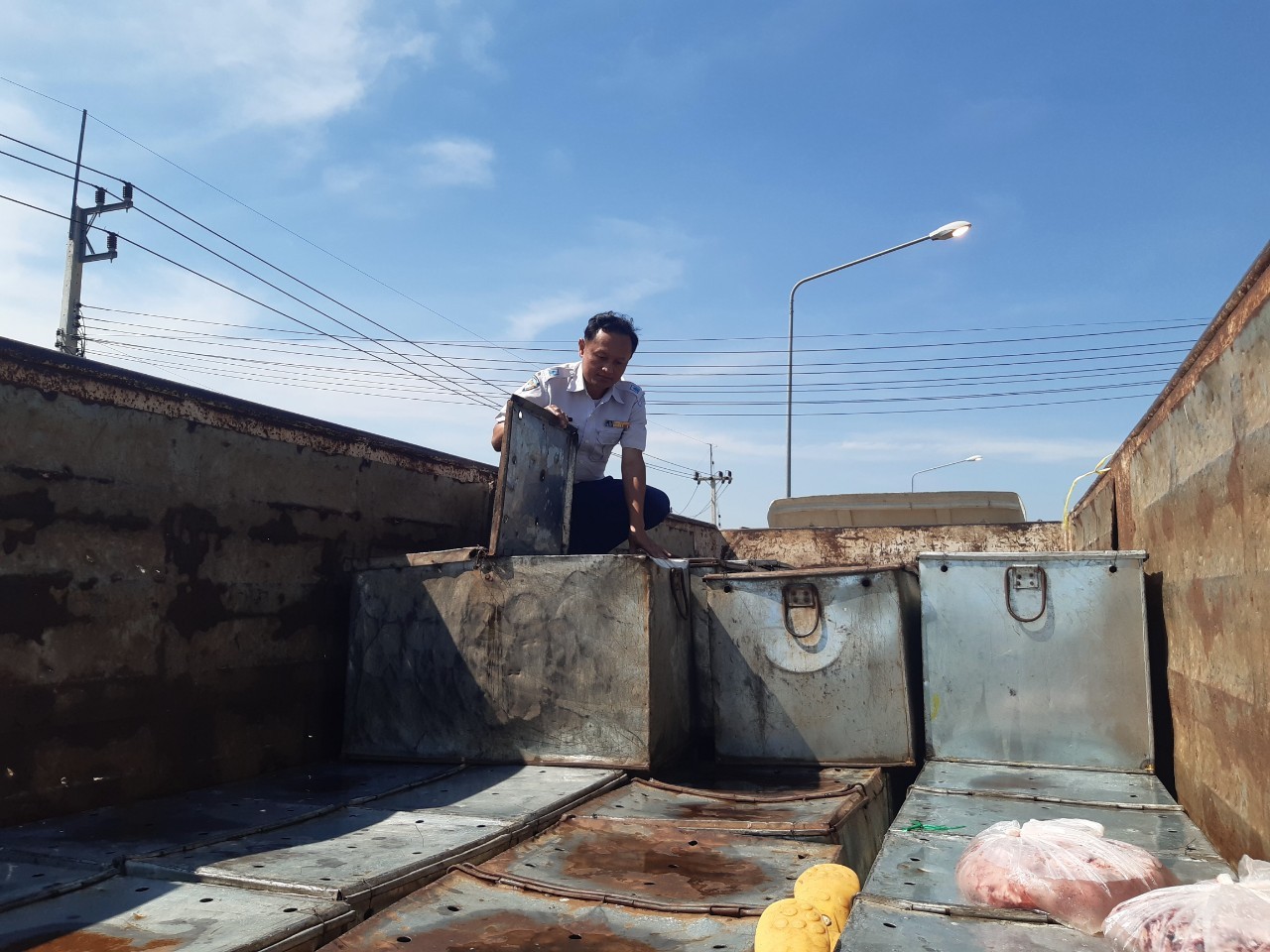 ตรวจสินค้าประมงที่นำเข้า ส่งออก ทางจุดผ่านแดนถาวรบ้านหนองเอี่ยน