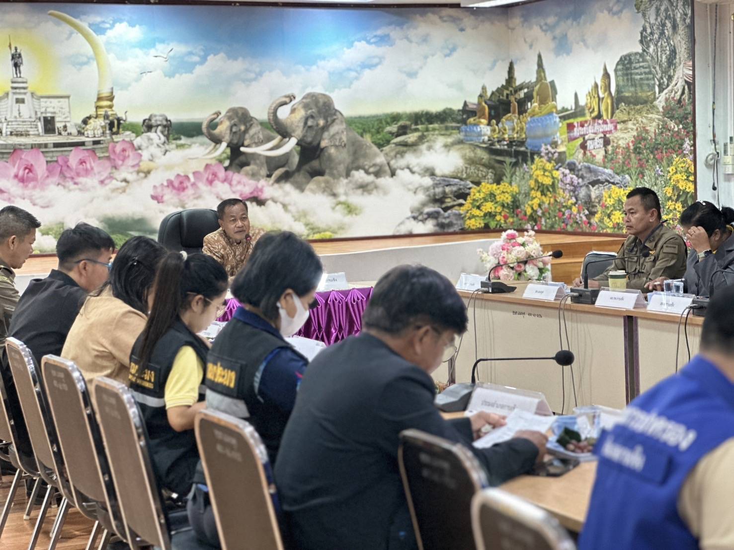ประชุมคณะกรมการอำเภอ และคณะกรรมการรักษาความมั่นคงและความสงบเรียบร้อยฯ..คลิก