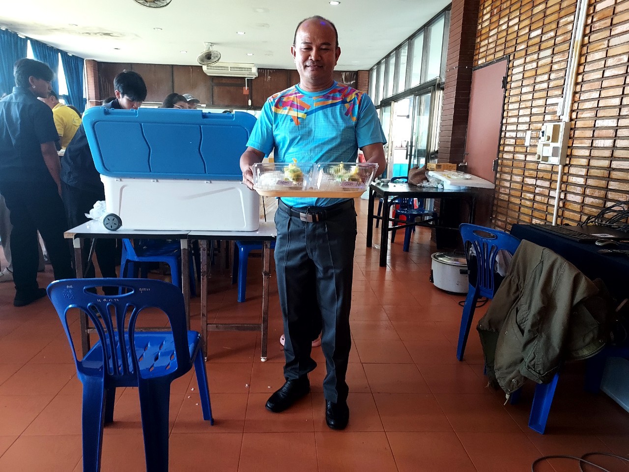 ครัวประมงสงขลาช่วยเหลือผู้ประสพภัยน้ำท่วม