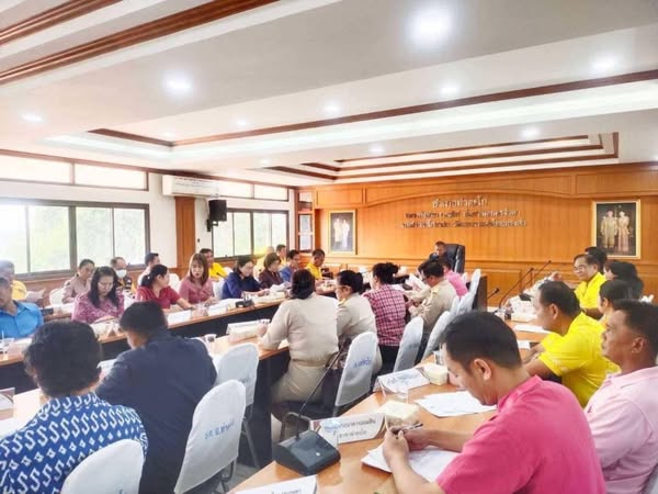 ประชุมประจำเดือน หัวหน้าส่วนราชการประจำอำเภอ ปลัดอำเภอ หัวหน้าหน่วยงานรัฐวิสาหกิจ..คลิก