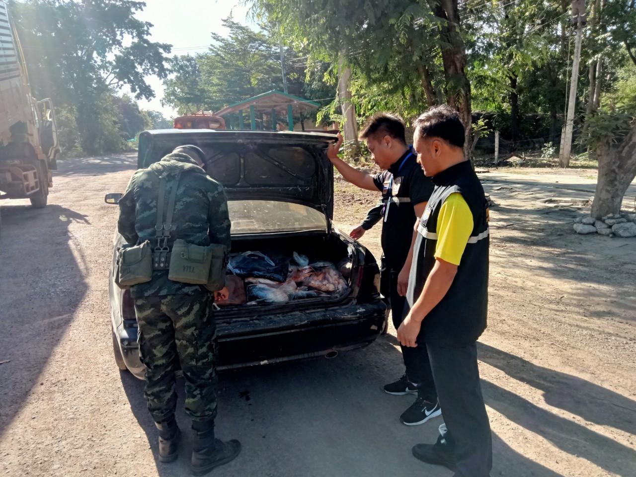 ตรวจสินค้าประมงที่นำเข้า ส่งออก ทางจุดผ่านแดนตาพระยา..คลิก