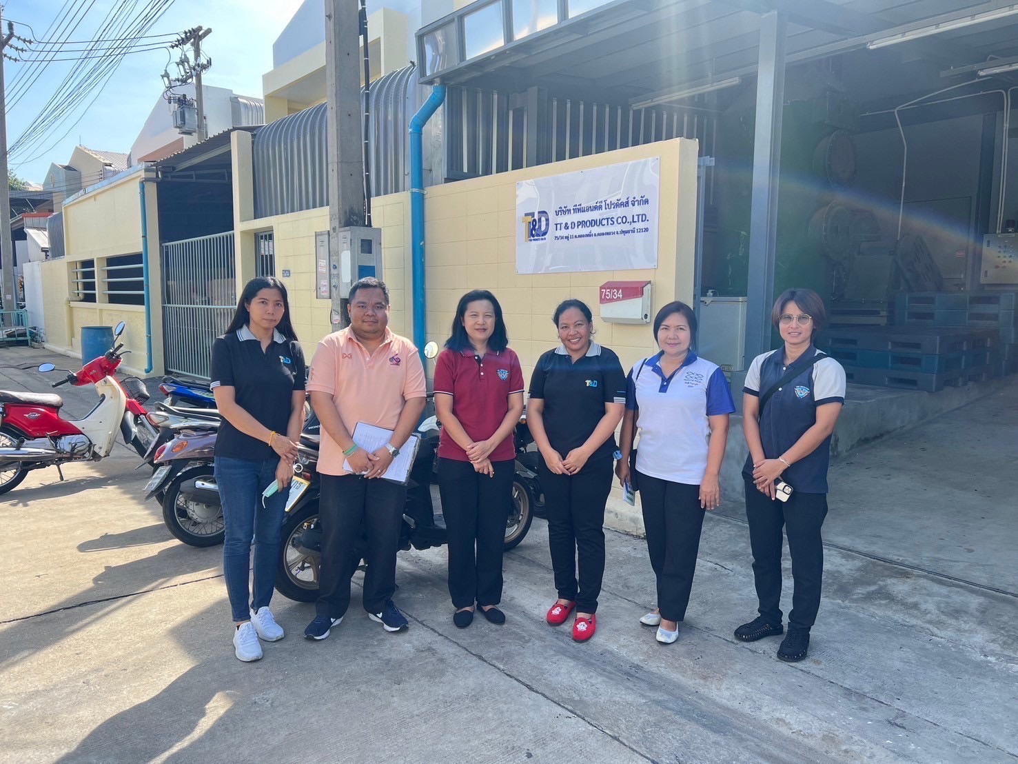 เจ้าหน้าที่กลุ่มควบคุมวัตถุอันตรายและการค้าปัจจัยการผลิต ลงพื้นที่ปทุมธานี,นนทบุรี..คลิก