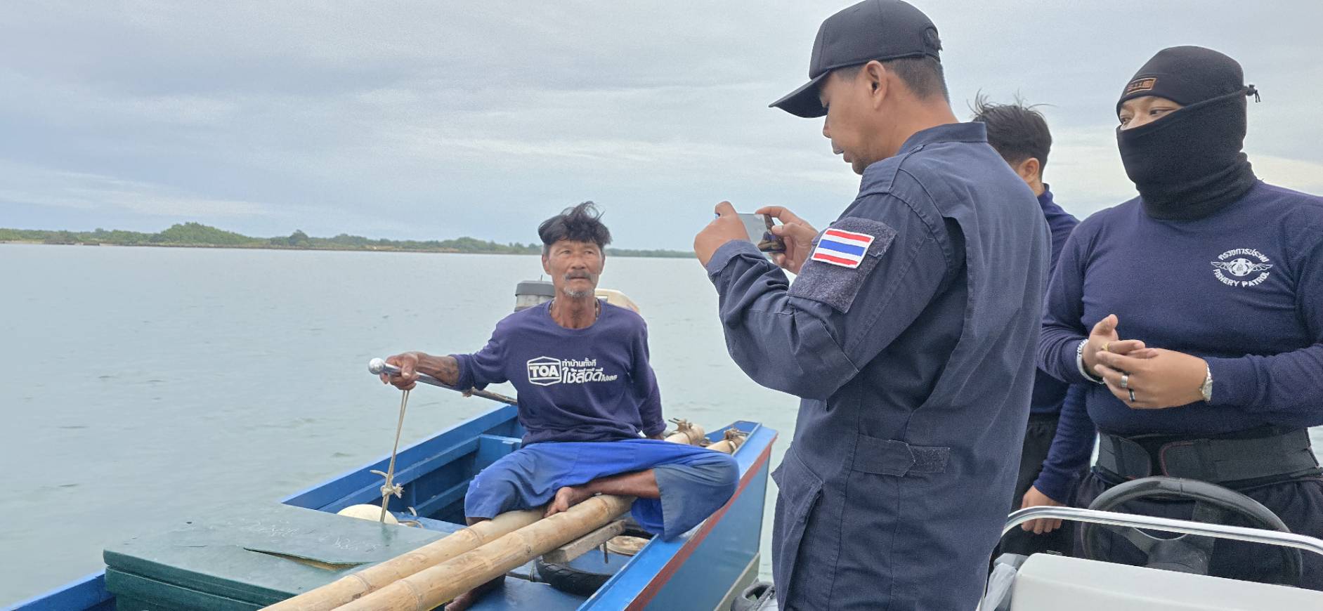 จับกุมเรือประมงลักลอบทำการประมงผิดกฎหมาย