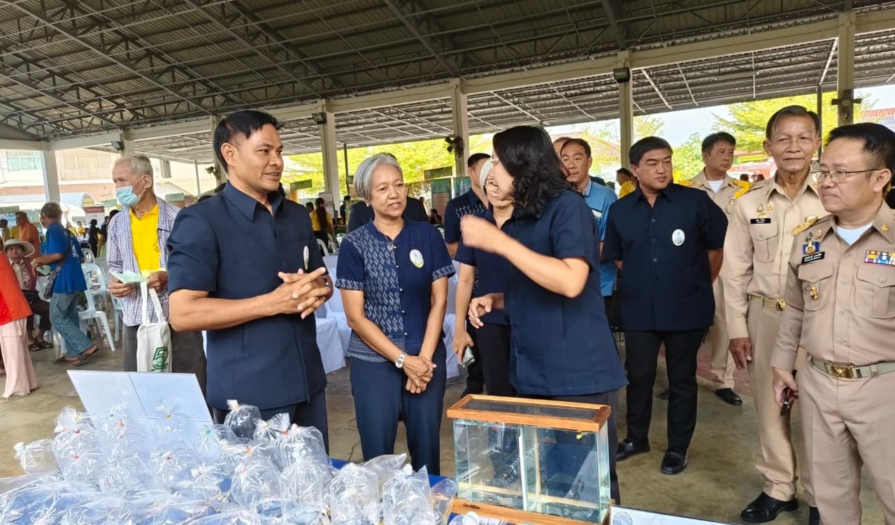 ร่วมออกให้บริการคลินิกประมง ในกิจกรรมคลินิกเกษตรเคลื่อนที่ ในพระราชานุเคราะห์ สมเด็จพระบรมโอรสาธิราชฯ สยามมกุฎราชกุมาร ไตรมาส 1..คลิก