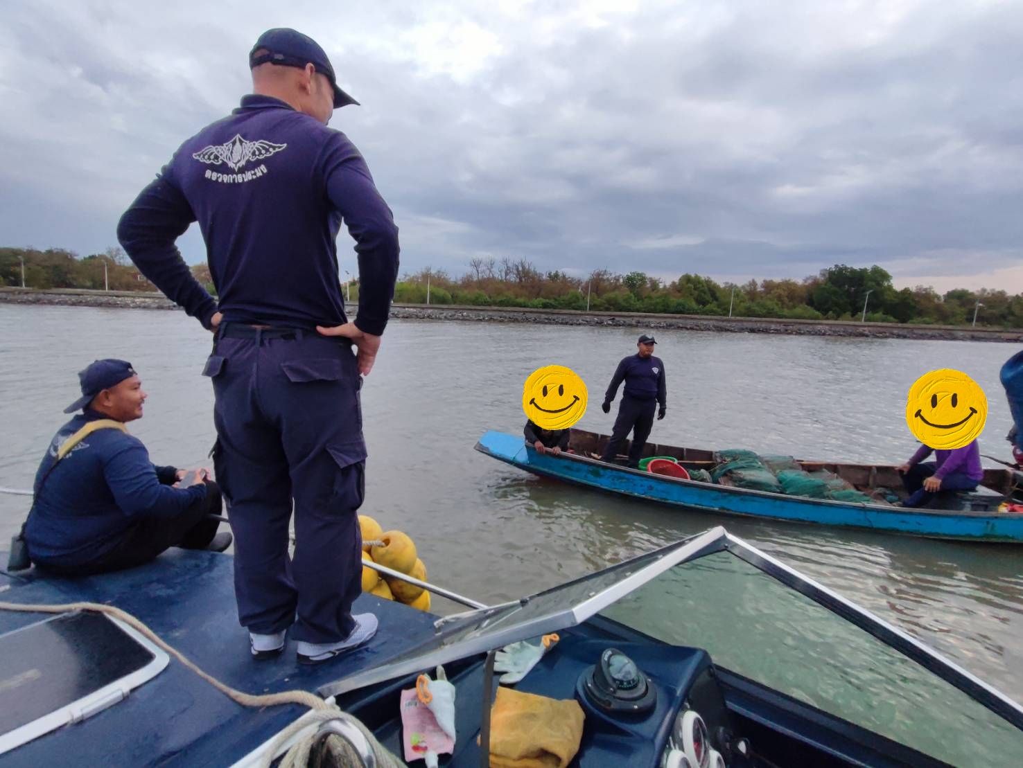 จับกุมเรือประมงเครื่องมือลอบพับได้หรือไอ้โง่ จำนวน 1 คดี ผู้ต้องหา 2 ราย