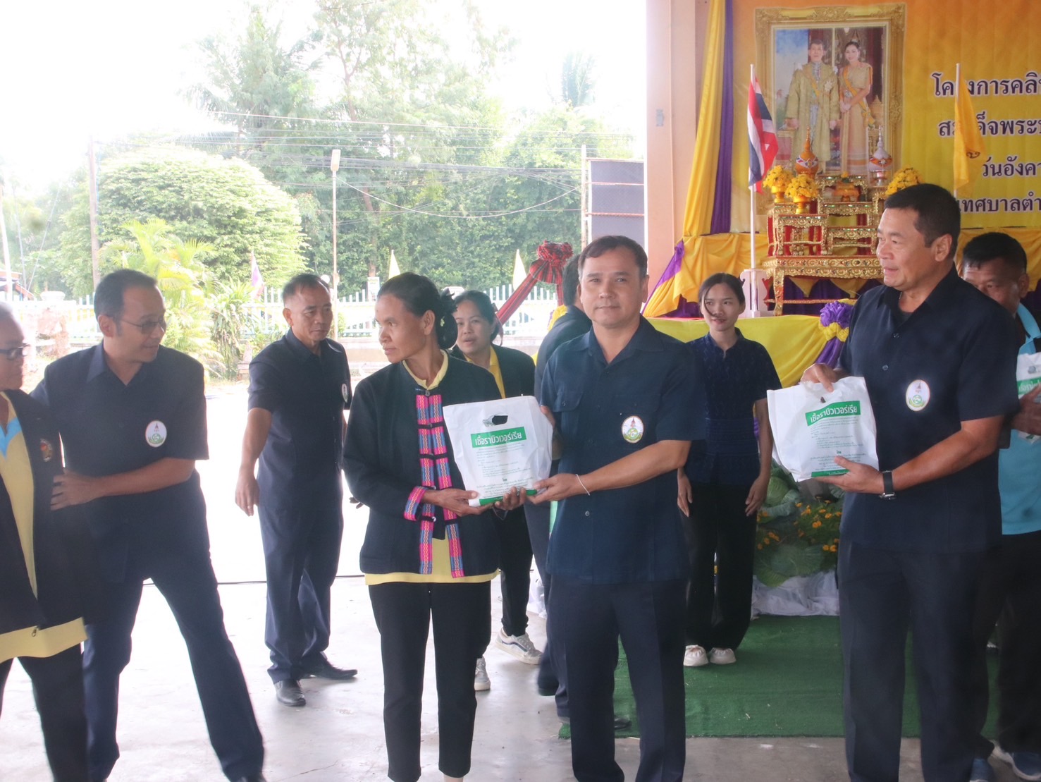 เข้าร่วมจัดนิทรรศการในโครงการคลินิกเกษตรเคลื่อนที่ในพระราชานุเคราะห์ สมเด็จพระบรมโอรสาธิราช ฯ สยามมกุฎราชกุมาร..คลิก