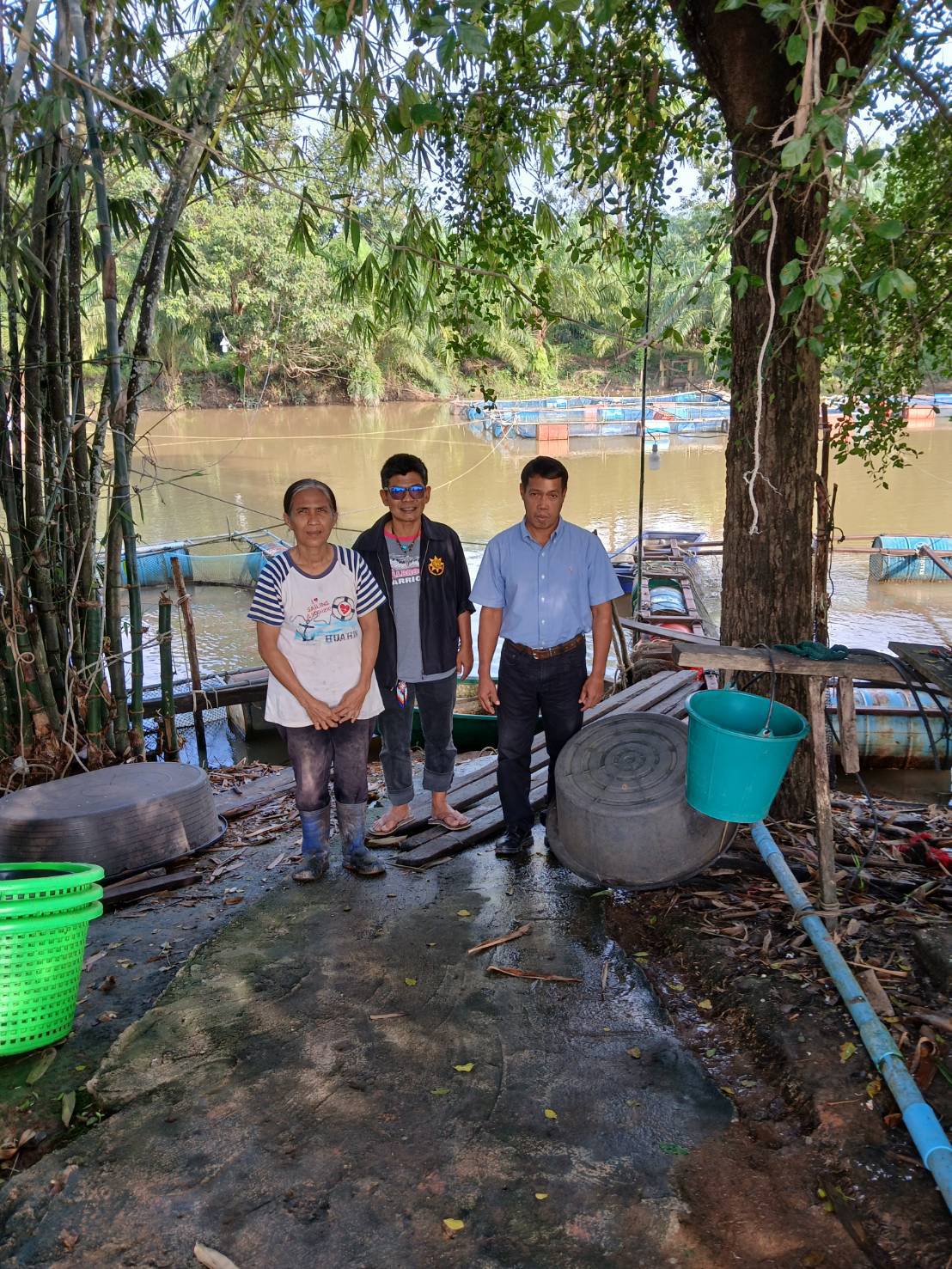 ประมงอำเภอปากพะยูน ร่วมกับผู้ใหญ่บ้าน  ตรวจสอบความเสียหายเกษตรกร ผู้ประสบอุทกภัยด้านประมง  พื้นที่ ตำบลฝาละมี อำเภอปากพะยูน จังหวัดพัทลุง..คลิก