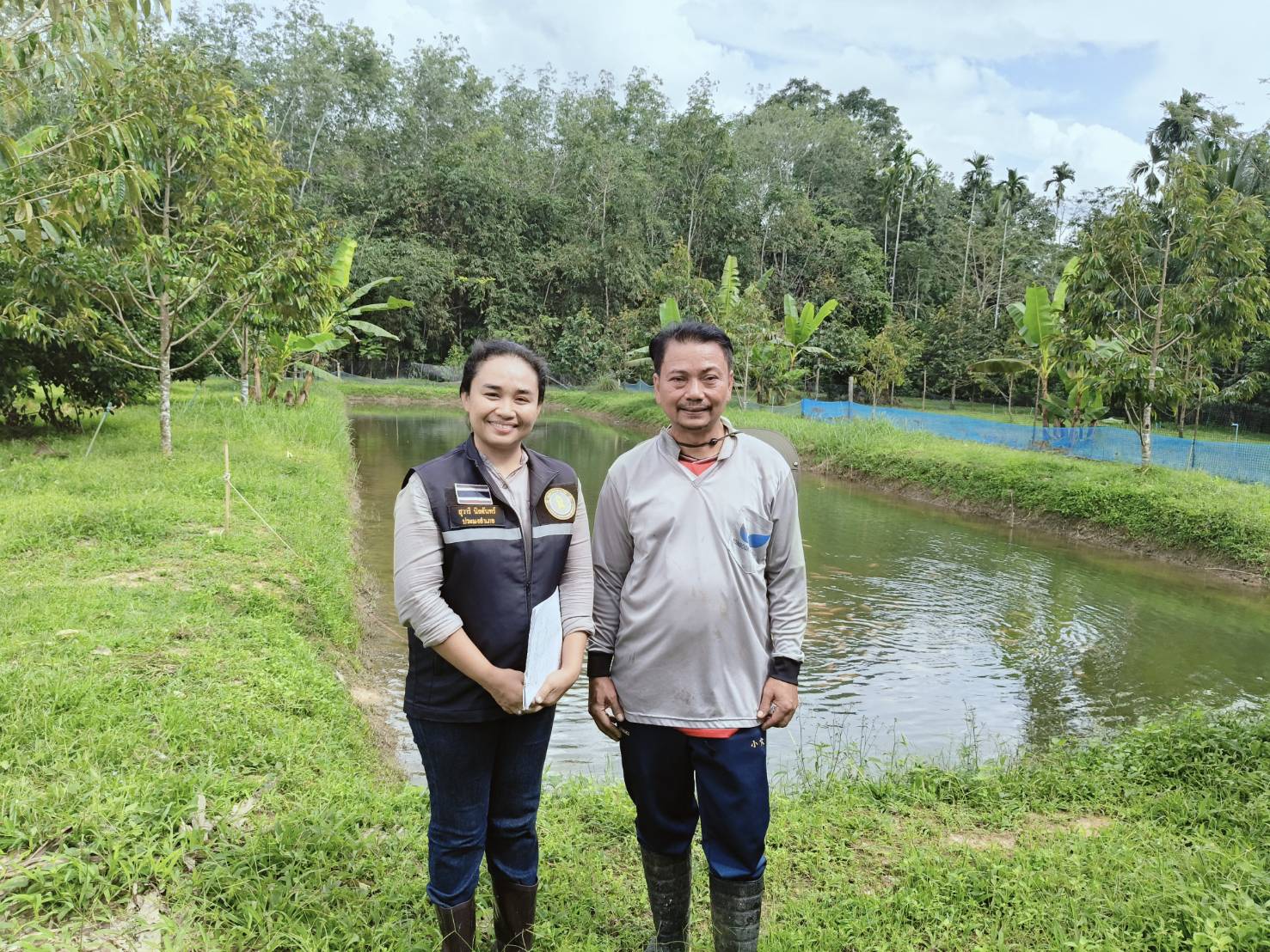 ประมงอำเภอตะโหมด ร่วมกับผู้ใหญ่บ้าน ผู้ช่วยผู้ใหญ่บ้าน  ตรวจสอบความเสียหายเกษตรกรผู้ประสบอุทกภัยด้านประมง  พื้นที่ตำบลแม่ขรี อำเภอตะโหมด จังหวัดพัทลุง..คลิก