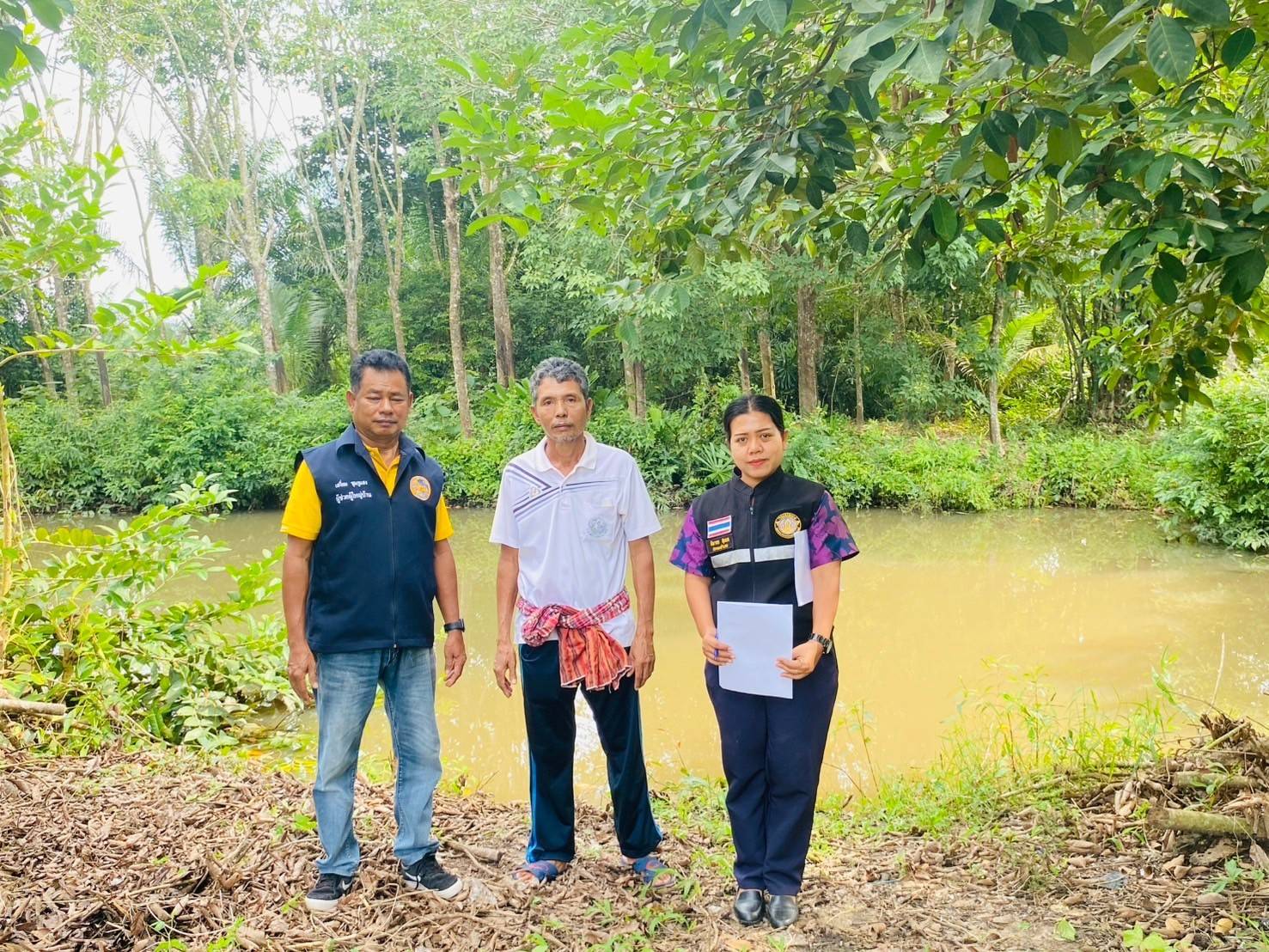 ประมงอำเภอบางแก้ว ร่วมกับผู้ใหญ่บ้าน ผู้ช่วยผู้ใหญ่บ้าน  ตรวจสอบความเสียหายเกษตรกรผู้ประสบอุทกภัยด้านประมง  พื้นที่ตำบลโคกสัก อำเภอบางแก้ว จังหวัดพัทลุง..คลิก