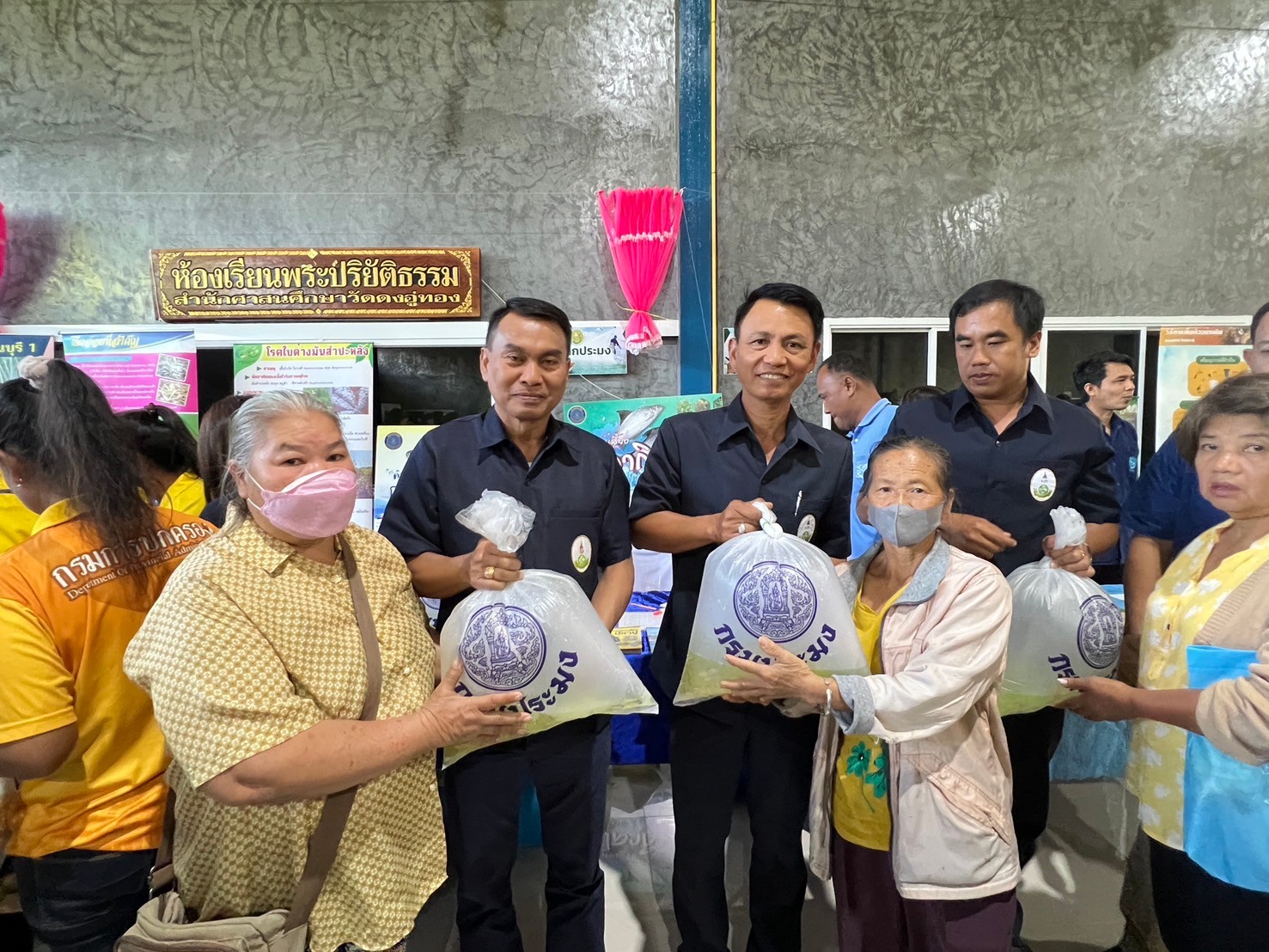 โครงการคลินิกเกษตรเคลื่อนที่ในพระราชานุเคราะห์ สมเด็จพระบรมโอรสาธิราชฯ สยามมกุฎราชกุมาร..คลิก