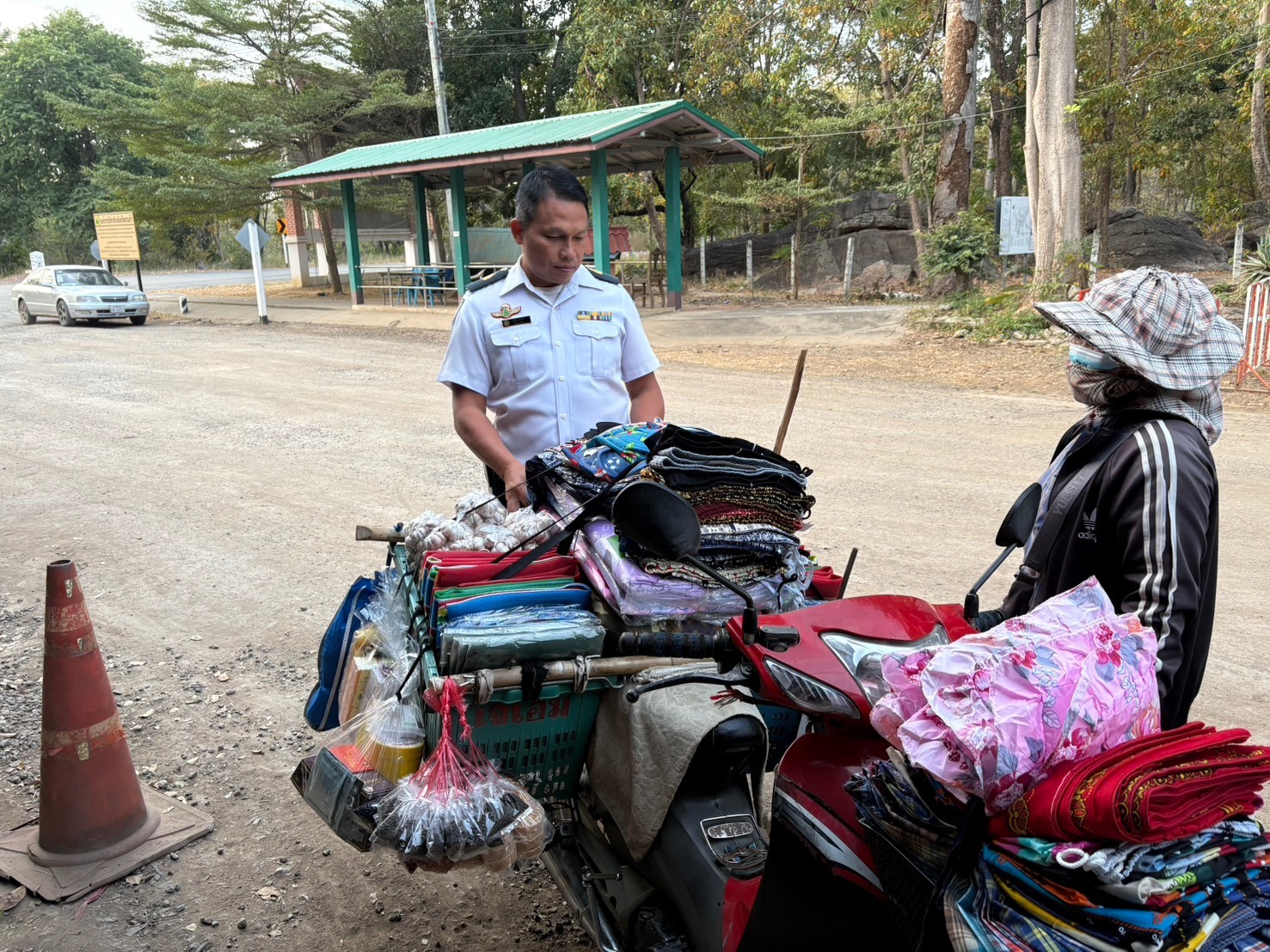 ตรวจสินค้าประมงที่นำเข้า ส่งออก ทางจุดผ่านแดนชั่วคราวตาพระยา..คลิก