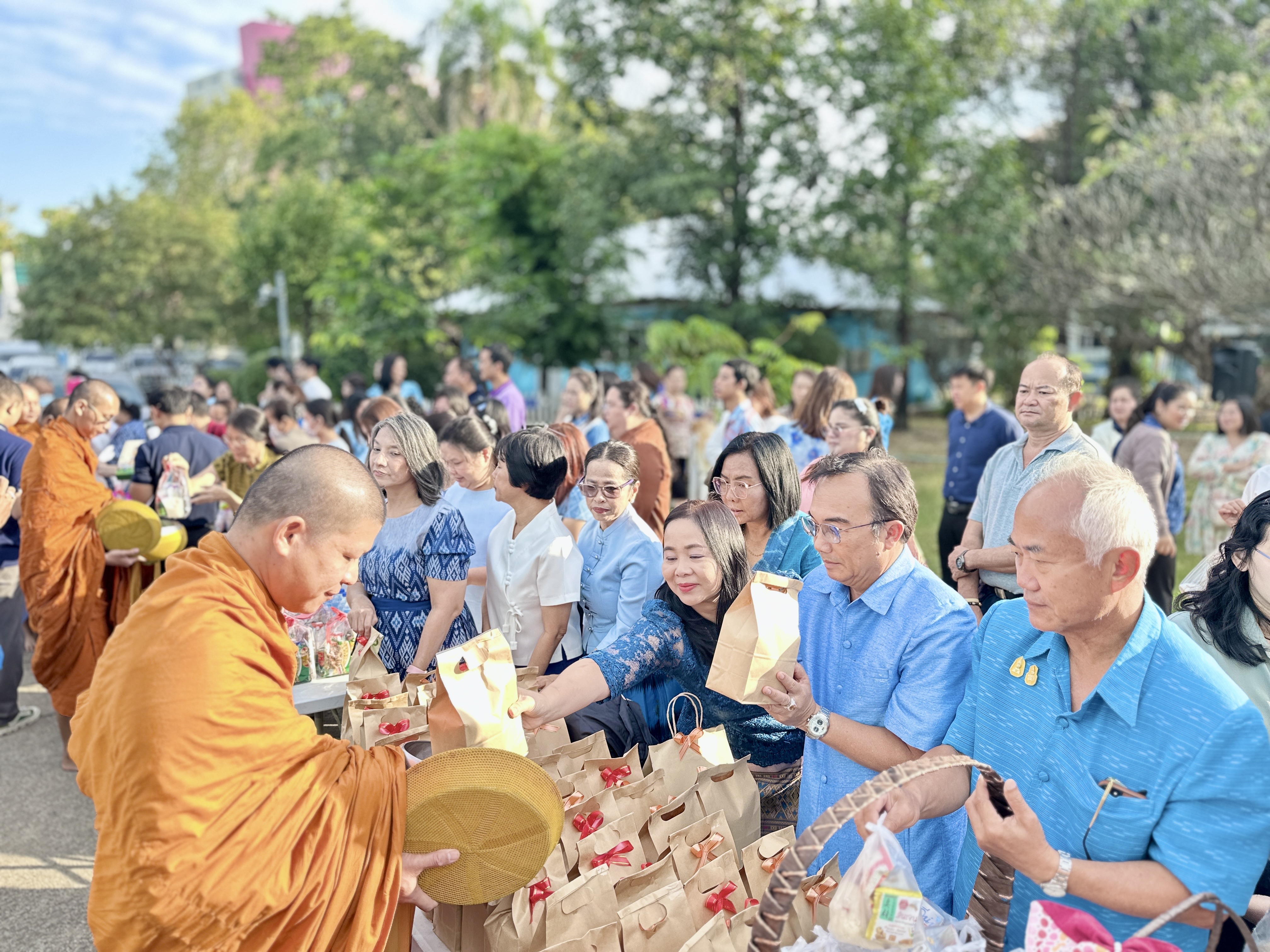 กรมประมง ขอเชิญบุคลากรทุกท่านร่วมกิจกรรมทำบุญตักบาตร แด่พระสงฆ์ จำนวน ๑๙ รูป เนื่องในโอกาสวันขึ้นปีใหม่ ๒๕๖๘..คลิก