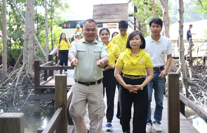 คณะศาลเยาวชนและครอบครัวจังหวัดจันทบุรี ศึกษาดูงานศูนย์ศึกษาการพัฒนาอ่าวคุ้งกระเบนฯ..คลิก