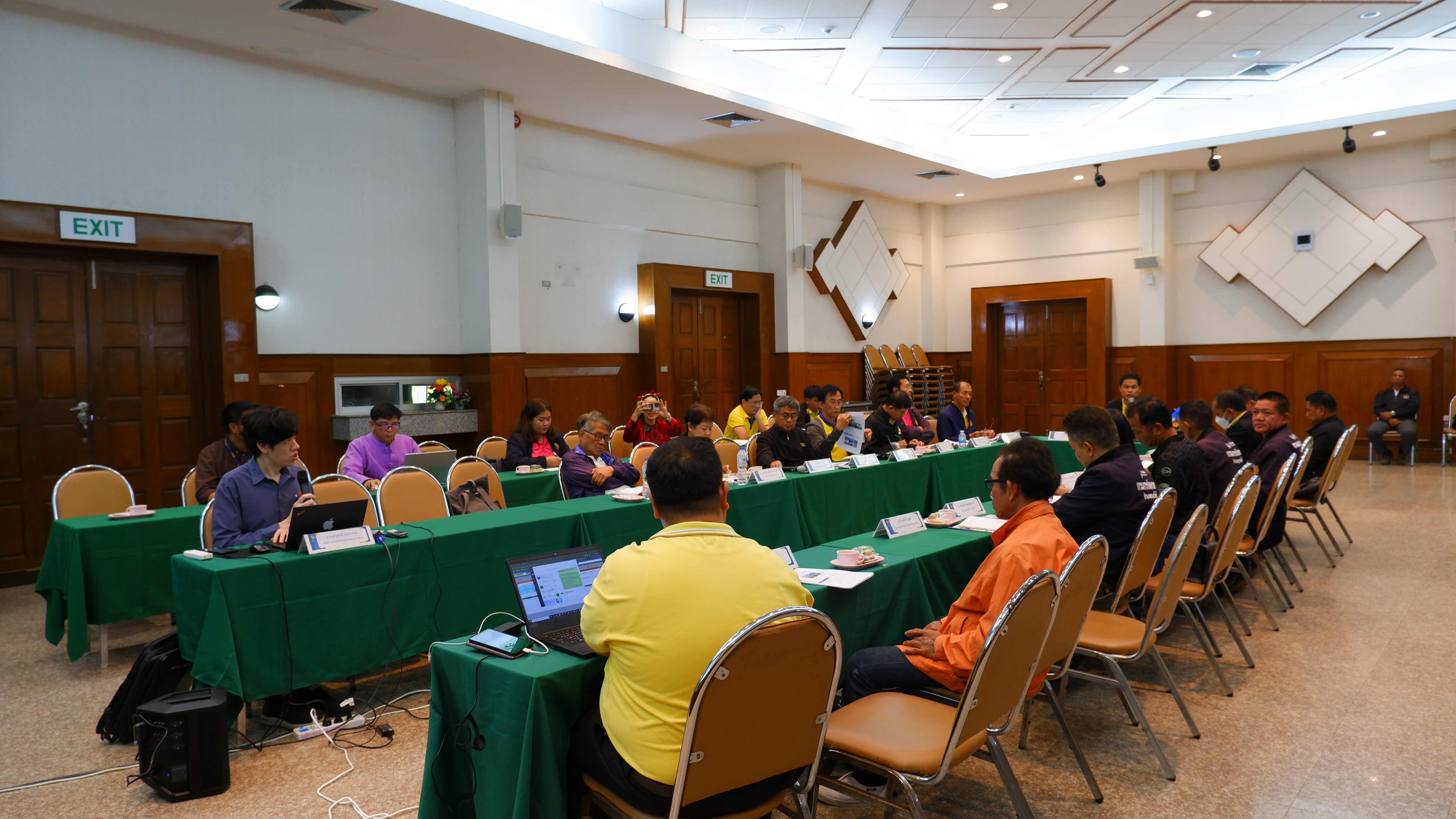 ร่วมประชุมคณะกรรมการร่วมกับชุมชนโครงการโรงไฟฟ้าพลังงานแสงอาทิตย์หุ่นลอยน้ำร่วมกับโรงไฟฟ้าพลังน้ำเขื่อนอุบลรัตน์ชุดที่ 1 ครั้งที่ 2/2567