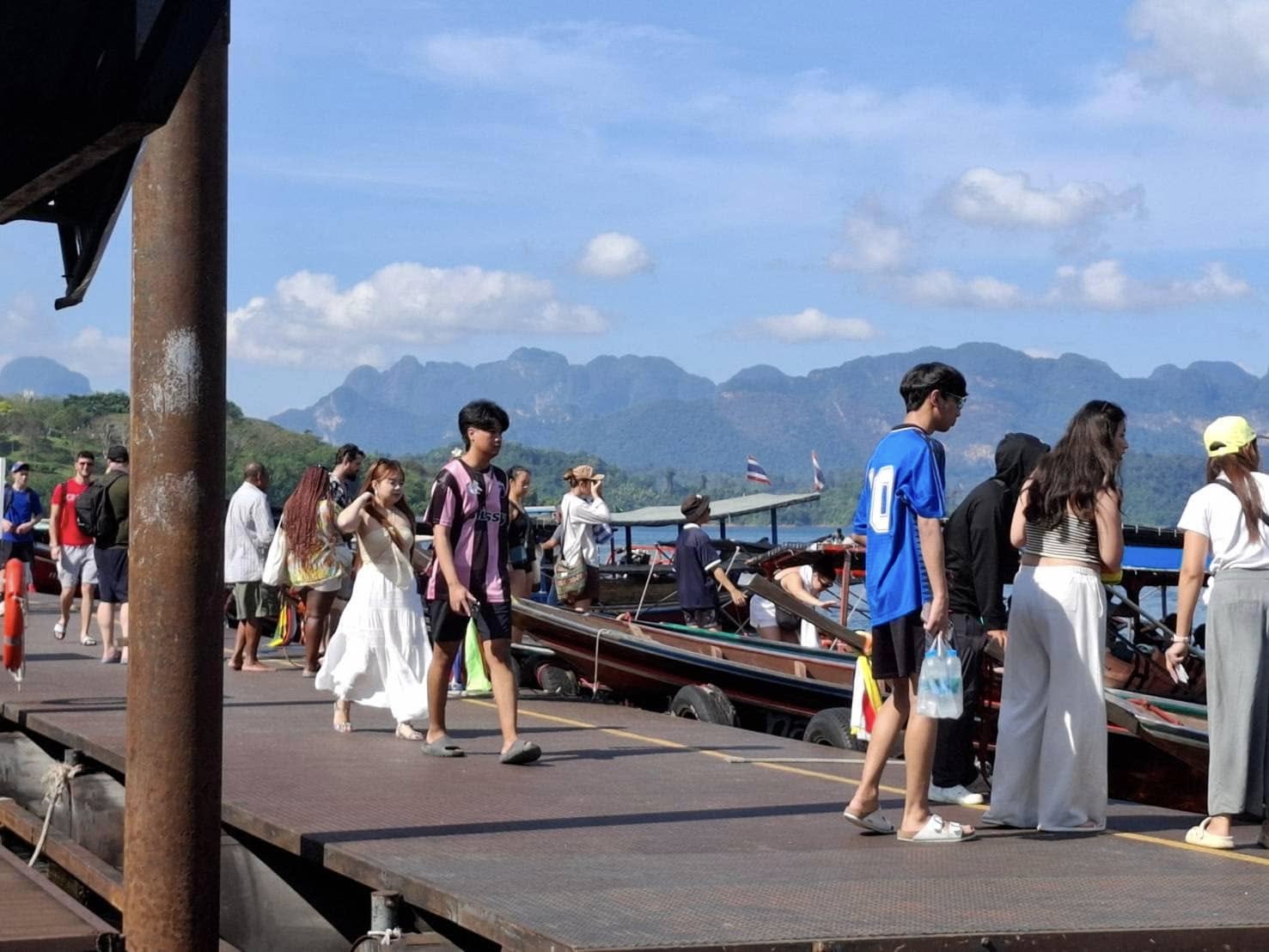 ศูนย์ป้องกันและปราบปรามประมงน้ำจืดสุราษฎร์ธานี ร่วมบูรณาการจัดตั้งศูนย์อำนวยการป้องกันอุบัติเหตุ รักษาความปลอดภัยทางน้ำช่วงวันหยุดยาวเทศกาลปีใหม่ พ.ศ 2568..คลิก