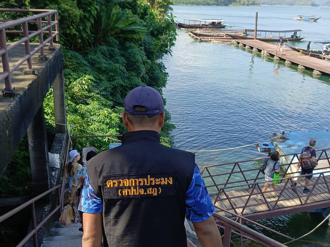 ศูนย์ป้องกันและปราบปรามประมงน้ำจืดสุราษฎร์ธานี ร่วมบูรณาการจัดตั้งศูนย์อำนวยการป้องกันอุบัติเหตุ รักษาความปลอดภัยทางน้ำช่วงวันหยุดยาวเทศกาลปีใหม่ พ.ศ 2568..คลิก