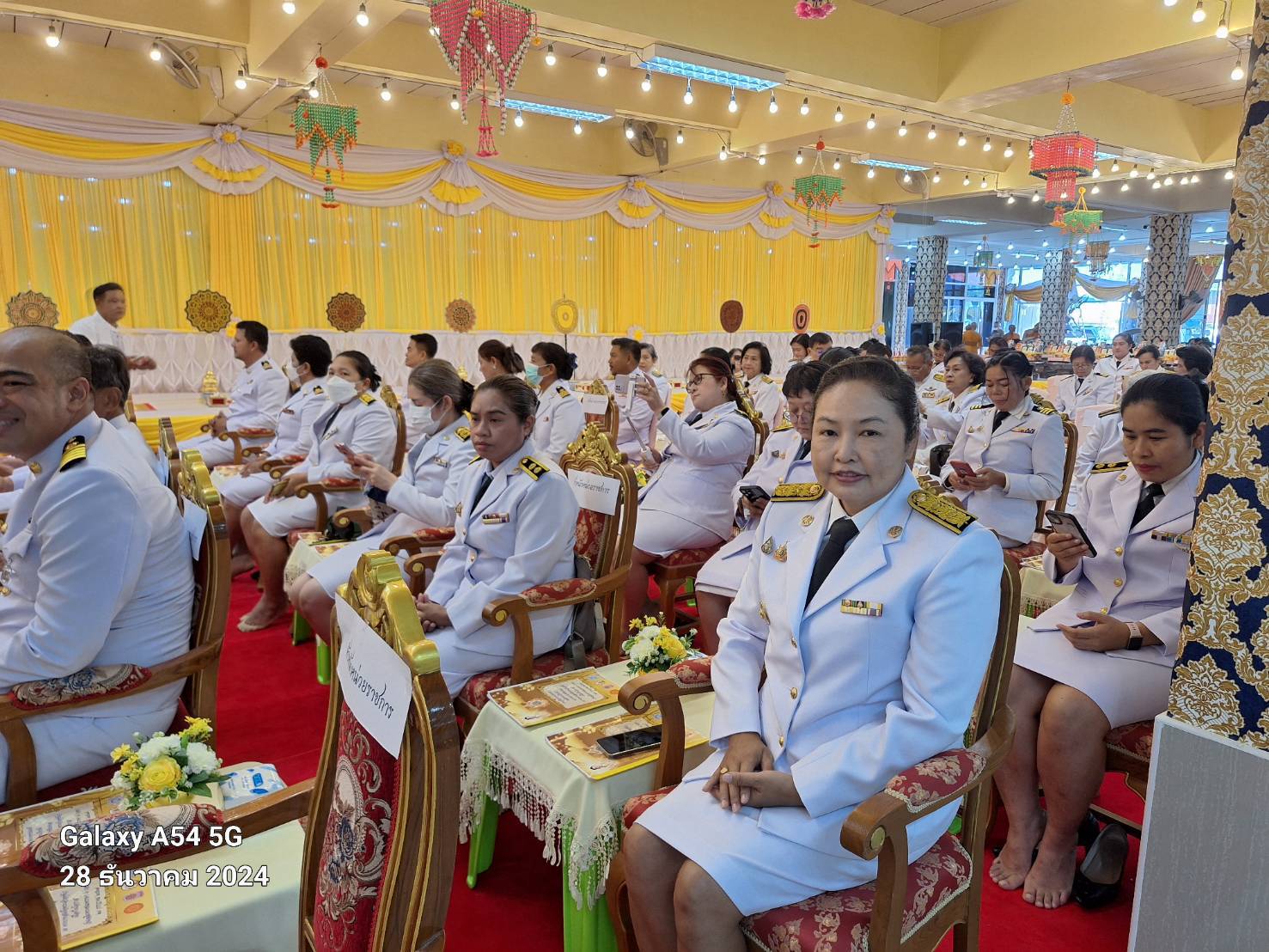 พิธีเจริญพระพุทธมนต์เฉลิมพระเกียรติถวายพระพรชัยมงคลแด่ พระบาทสมเด็จพระเจ้าอยู่หัว..คลิก