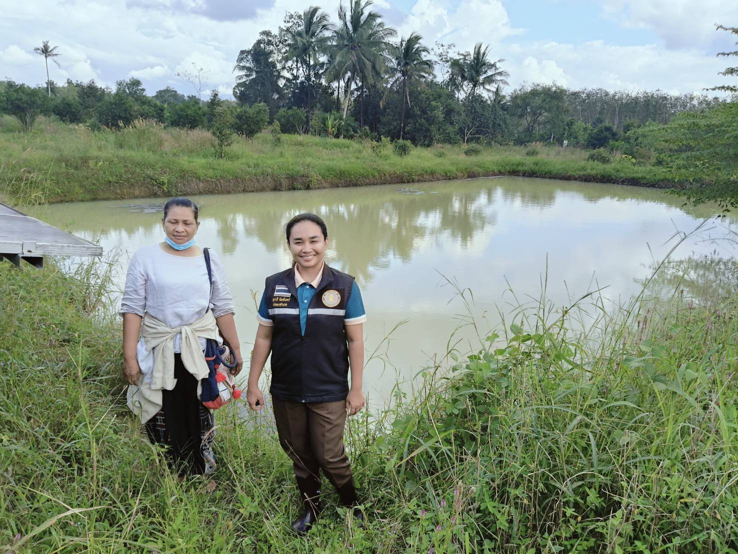 ประมงอำเภอตะโหมด ร่วมกับ ผู้ใหญ่บ้าน ผู้ช่วยผู้ใหญ่บ้าน  ตรวจสอบความเสียหายเกษตรกรผู้ประสบอุทกภัยด้านประมง  พื้นที่ตำบลตะโหมด ตำบลคลองใหญ่ อำเภอตะโหมด จังหวัดพัทลุง..คลิก