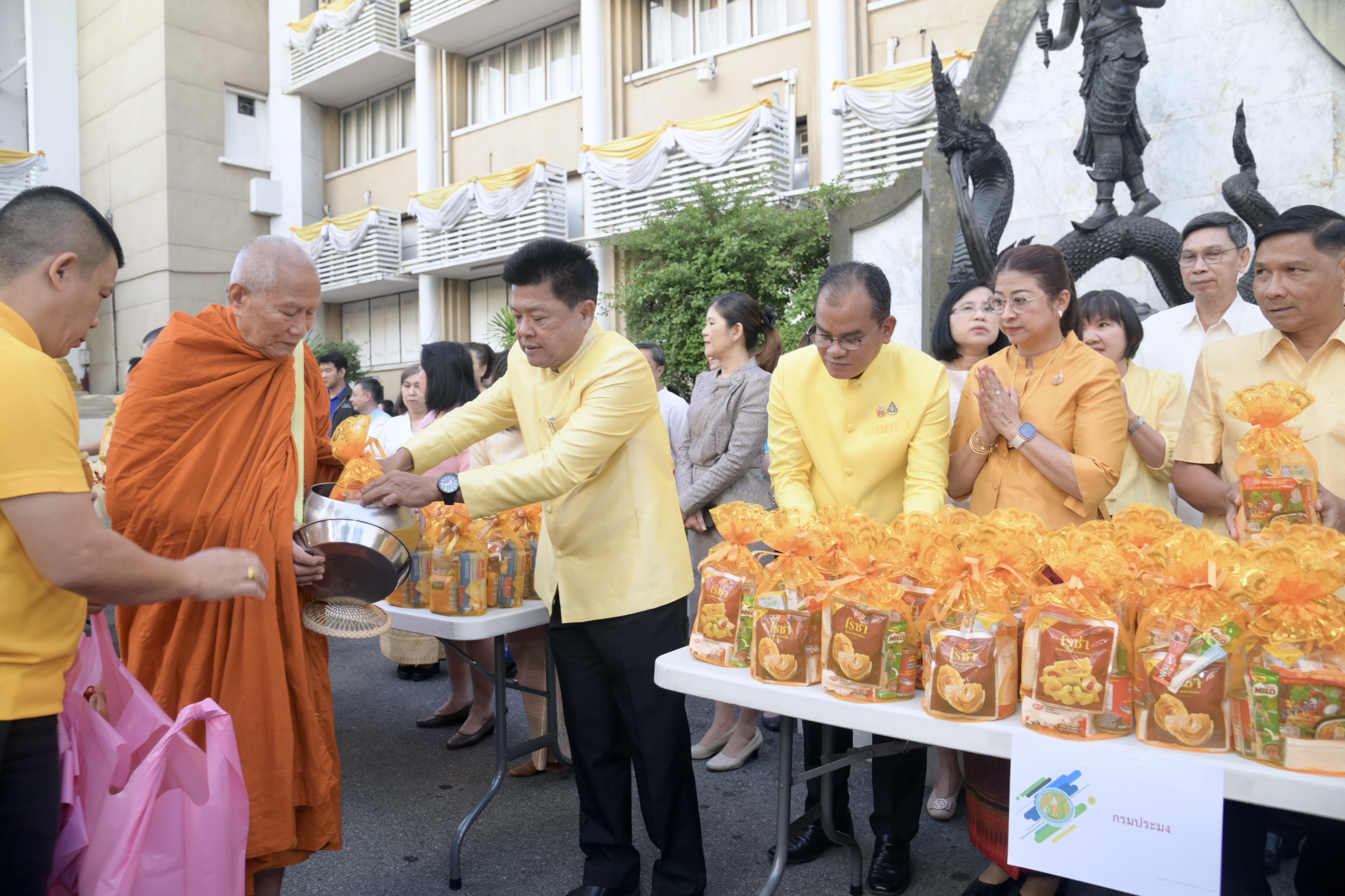 กรมประมง ร่วมพิธีทำบุญตักบาตรข้าวสาร – อาหารแห้ง เนื่องในเทศกาลปีใหม่ พุทธศักราช 2568..คลิก