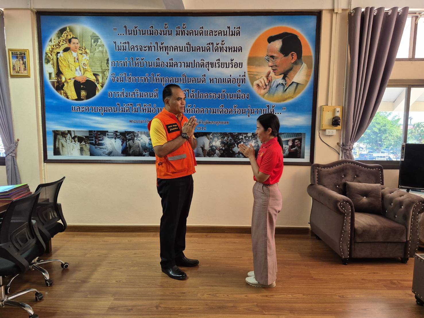 27 ธันวาคม 2567 นางสาวบุญเลี้ยงทองหุล ประมงอำเภอพิบูลทังสาหาร นำผลิตภัณฑ์ประมงจากกลุ่มองค์กรชุมชนประมงท้องถิ่น วิสาหกิจชุมชนสัมมาชีพชุมชนตำบลโนนกลาง เข้าขอพรจากนายสรชาย ครองยุทธ นายอำเภอพิบูลมังสาหาร..คลิก