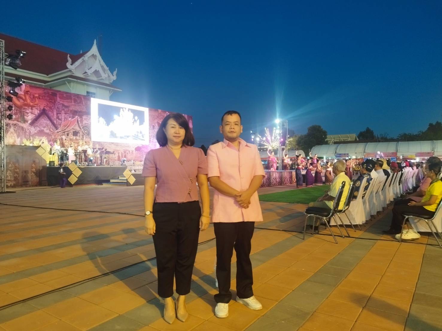    ศุกร์ที่ 27 ธันวาคม 2567 เวลา 18.00 น. นายสุริยันต์ วรรณวงษ์ ประมงจังหวัดอุบลราชธานี มอบหมายให้นายวัชรเกียรติ สวัสดิรักษา หัวหน้ากลุ่มบริหารและยุทธศาสตร์ และนางสาวจิณภัค ประจันต์ เจ้าพนักงานการเงินและบัญชีชำนาญงาน ร่วมพิธีเปิดงานประจำปีจังหวัดอุบลราชธานี..คลิก