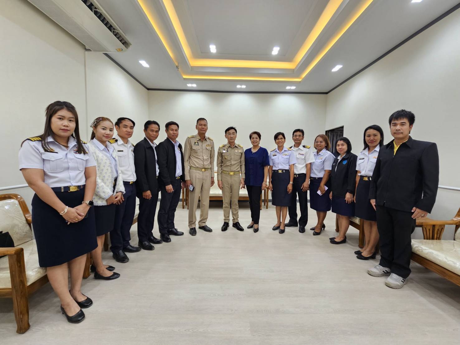 ประมงยโสธร ร่วมอวยพรปีใหม่และ แสดงความยินดีกับท่านผู้ว่าราชการจังหวัดคนใหม่..คลิก