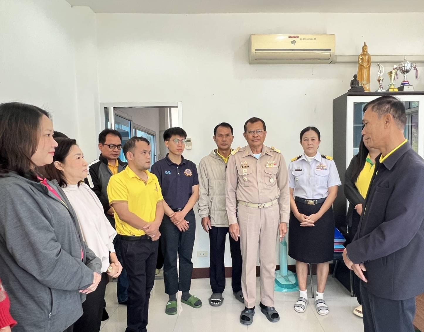 เจ้าหน้าที่สำนักงานประมงจังหวัดอุบลราชธานี ร่วมสวัสดีปีใหม่และขอพรปีใหม่ ประมงจังหวัดอุบลราชธานี เนื่องในโอกาสวันขึ้นปีใหม่ ประจำปี 2568..คลิก