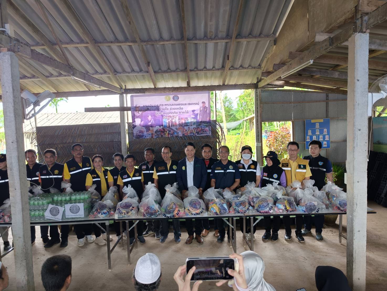 ภาพกิจกรรมต้อนรับ นายอาดิลัน อาดีอิสเฮาะ ที่ปรึกษารัฐมนตรีช่วยว่าการกระทรวงเกษตรและสหกรณ์ และ นายกฤษ อุตตมะเวทิน ผู้ตรวจราชการกระทรวงเกษตรและสหกรณ์..คลิก