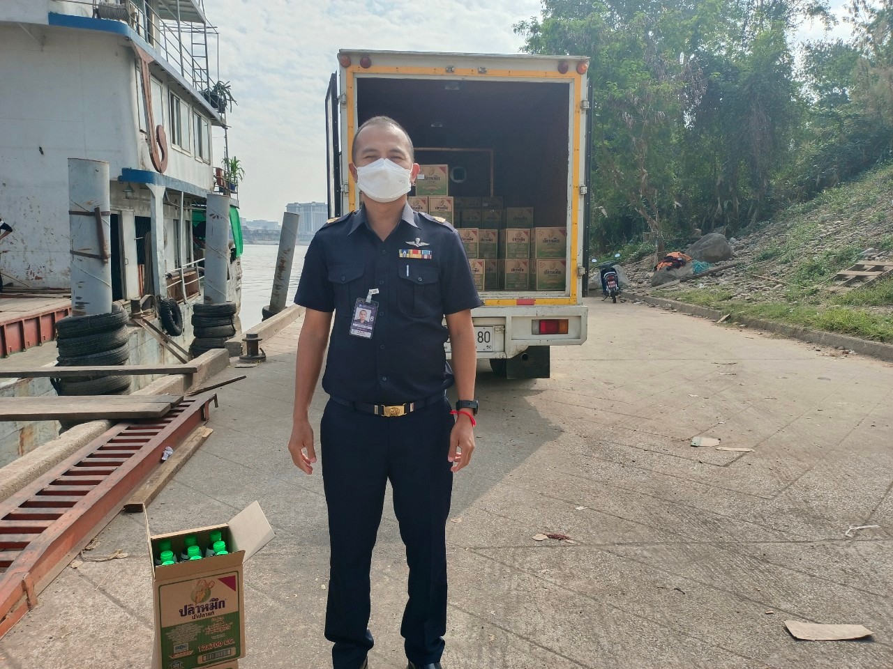 เจ้าหน้าที่ศูนย์บริหารจัดการด่านตรวจประมงเขต 1 (เชียงราย) ตรวจสอบสินค้าประมงส่งออกไปยังสาธารณรัฐประชาธิปไตยประชาชนลาว สาธารณรัฐสหภาพเมียนมา..คลิก